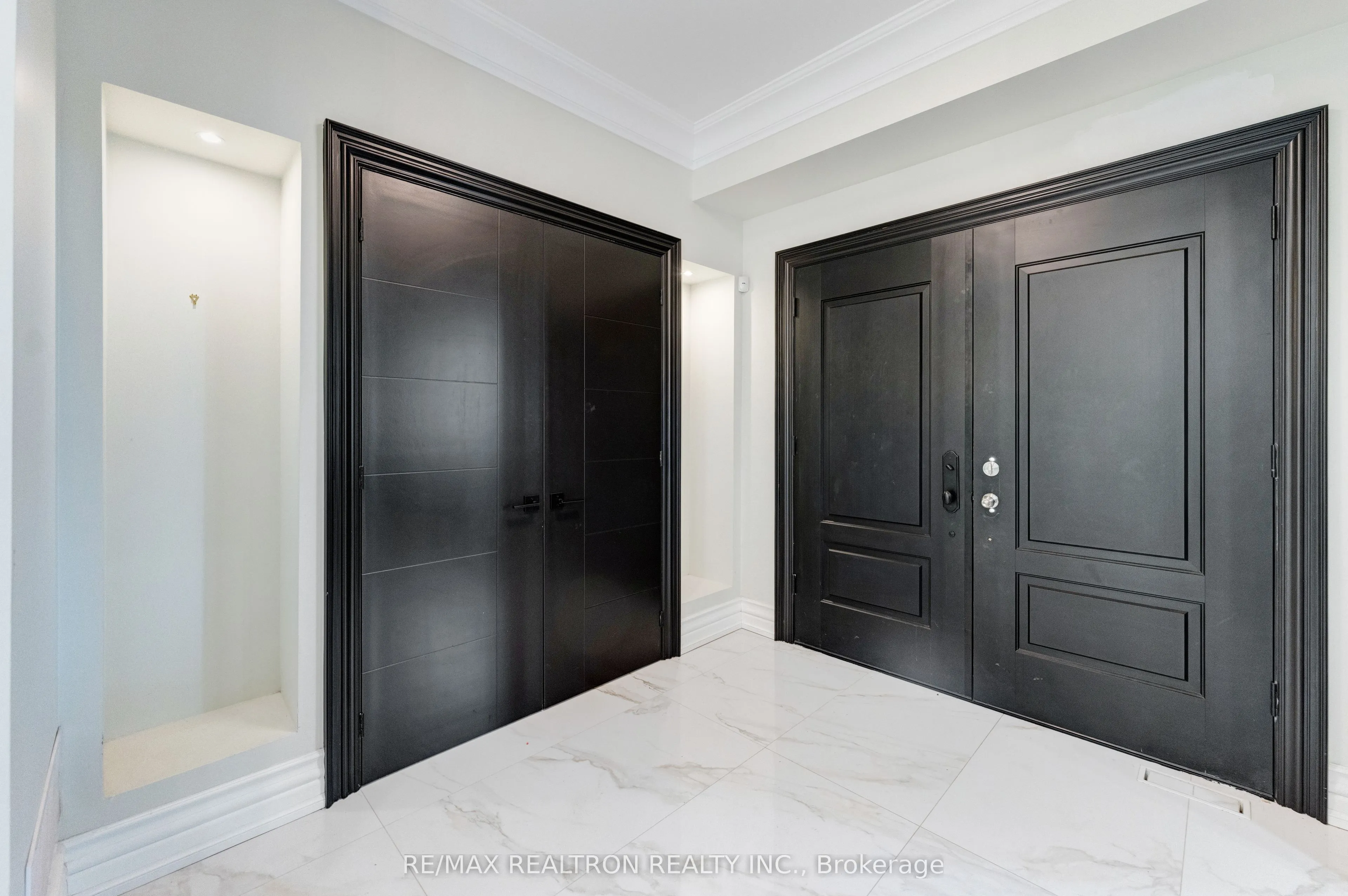 32 Bradfield Avenue W