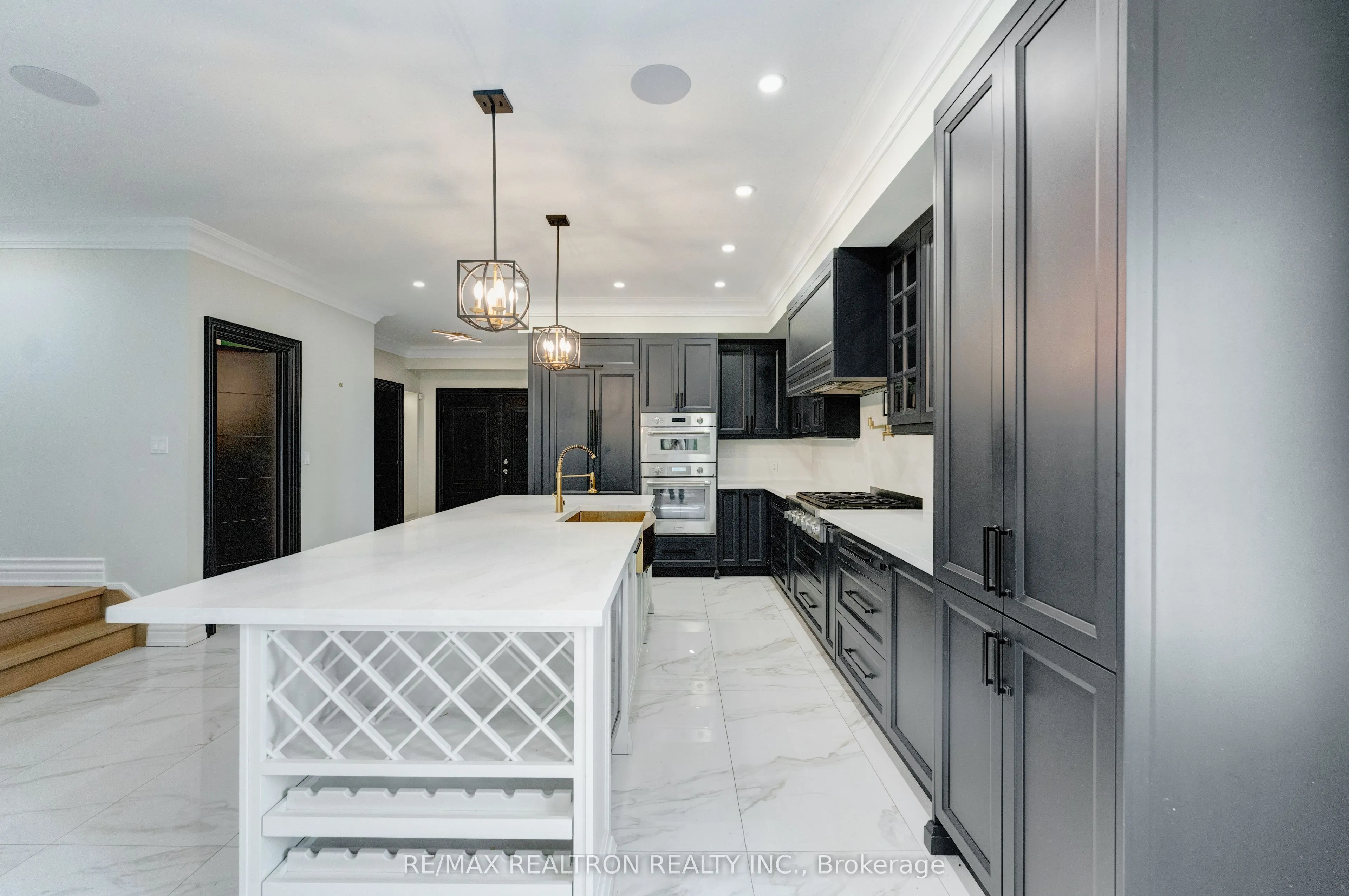 32 Bradfield Avenue W
