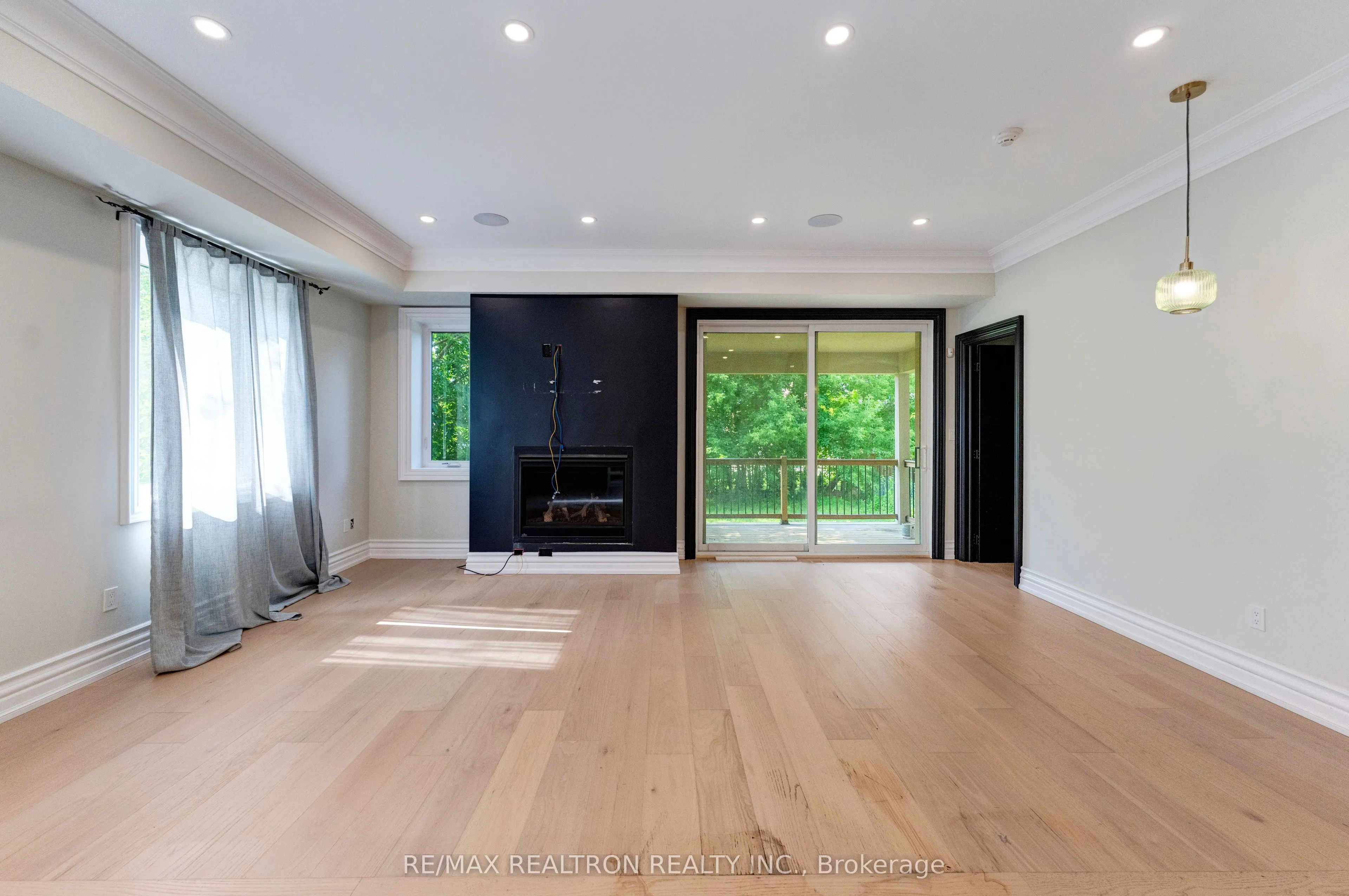 32 Bradfield Avenue W