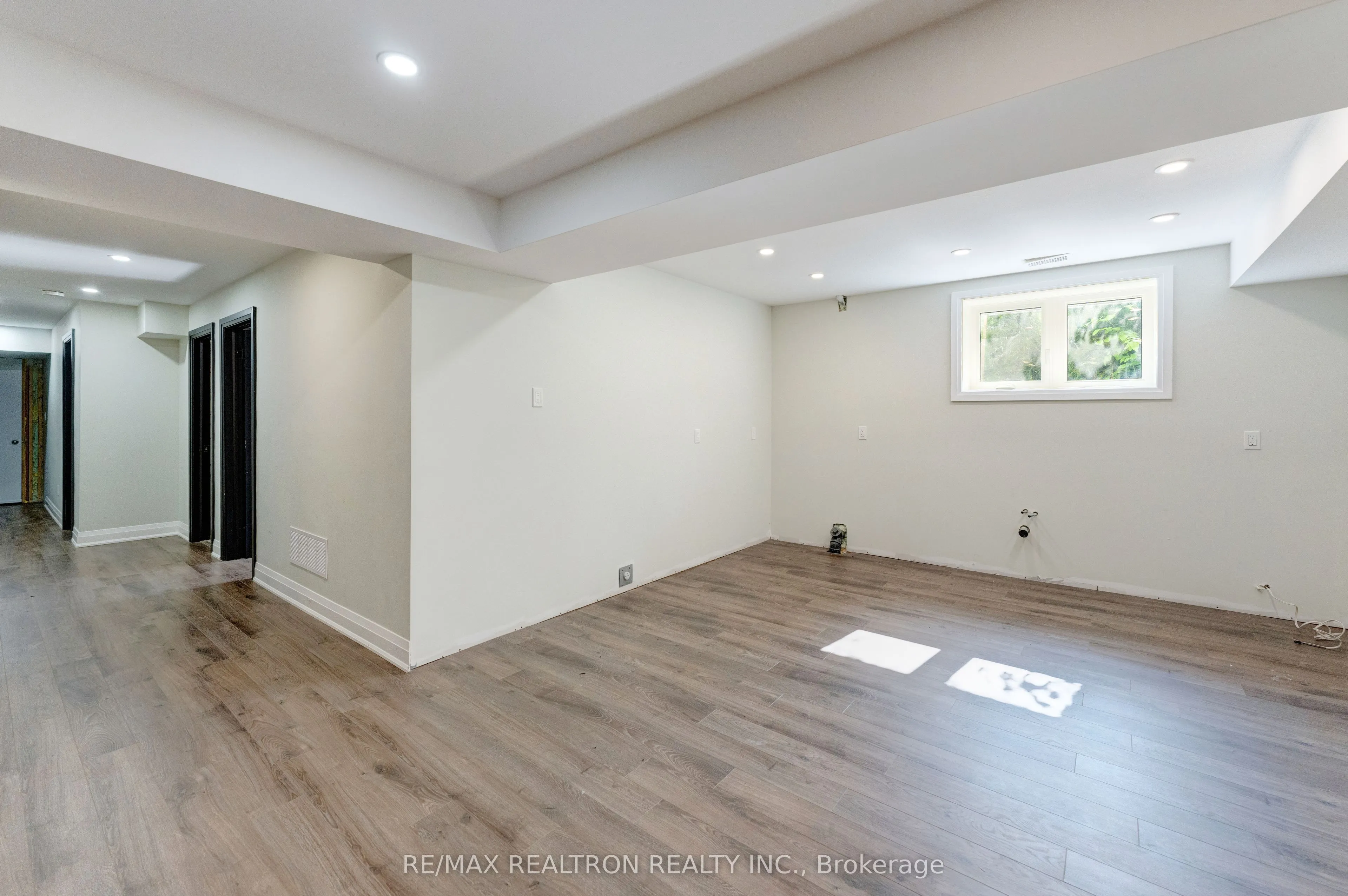 32 Bradfield Avenue W