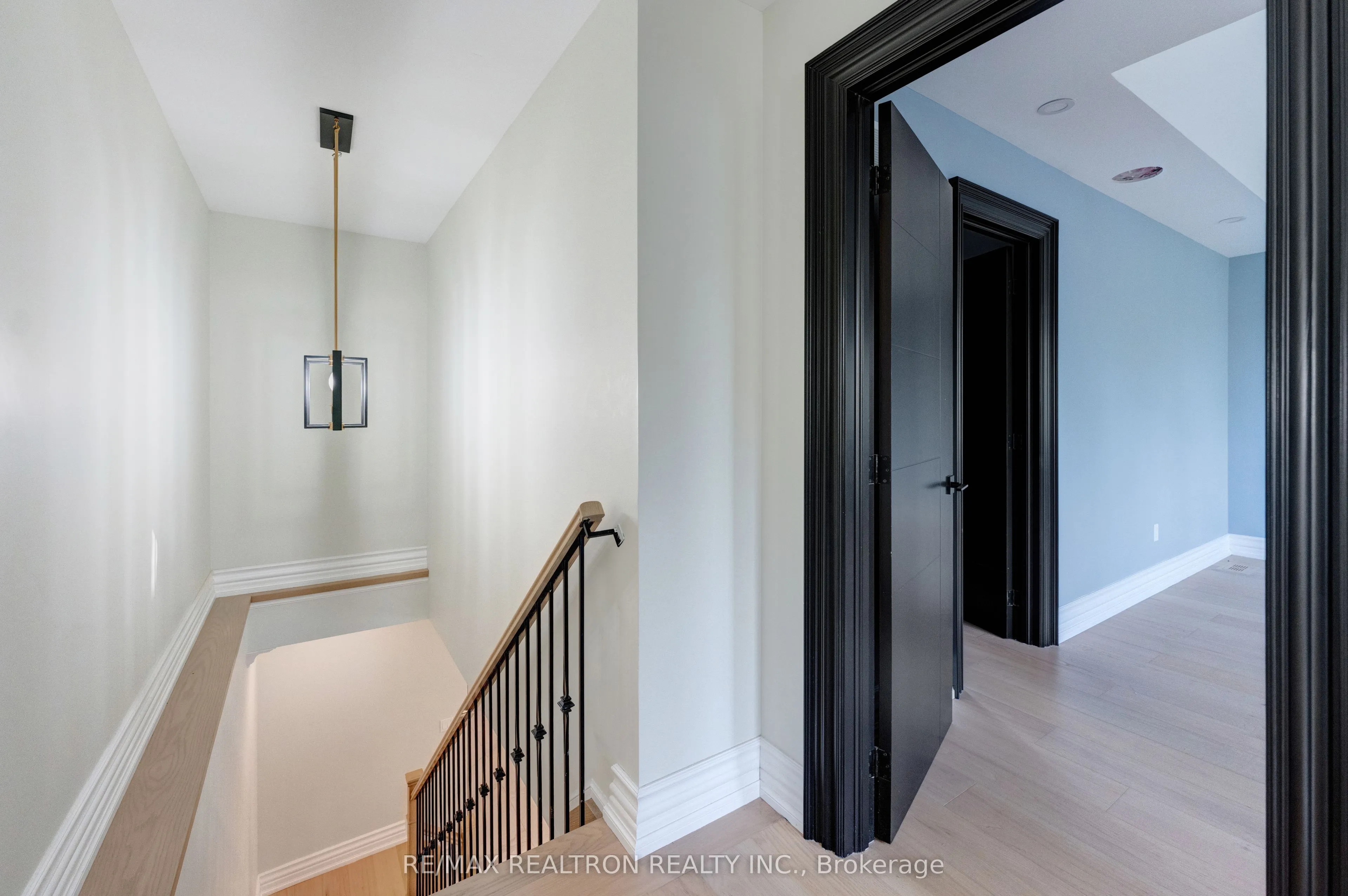 32 Bradfield Avenue W