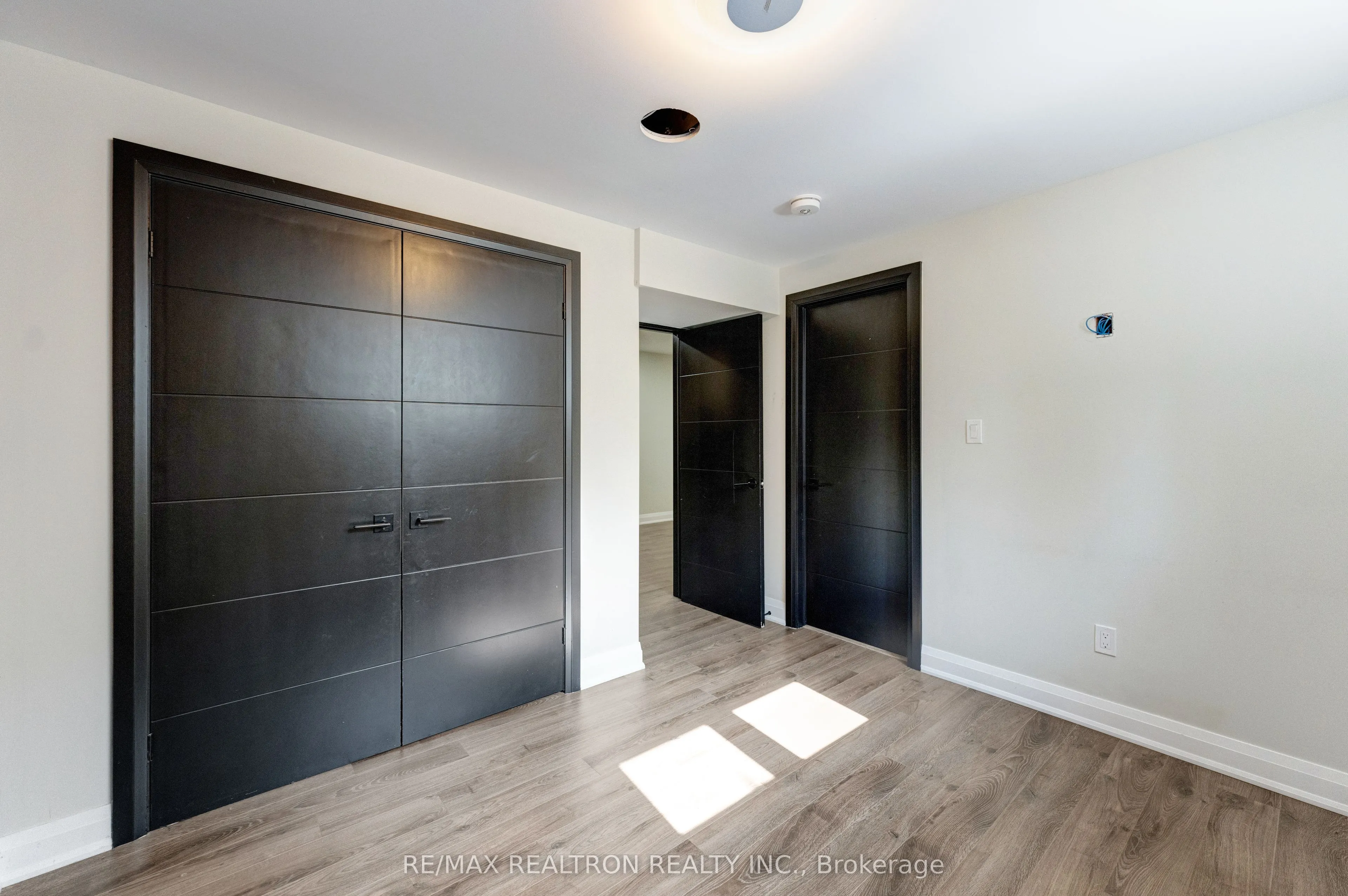 32 Bradfield Avenue W