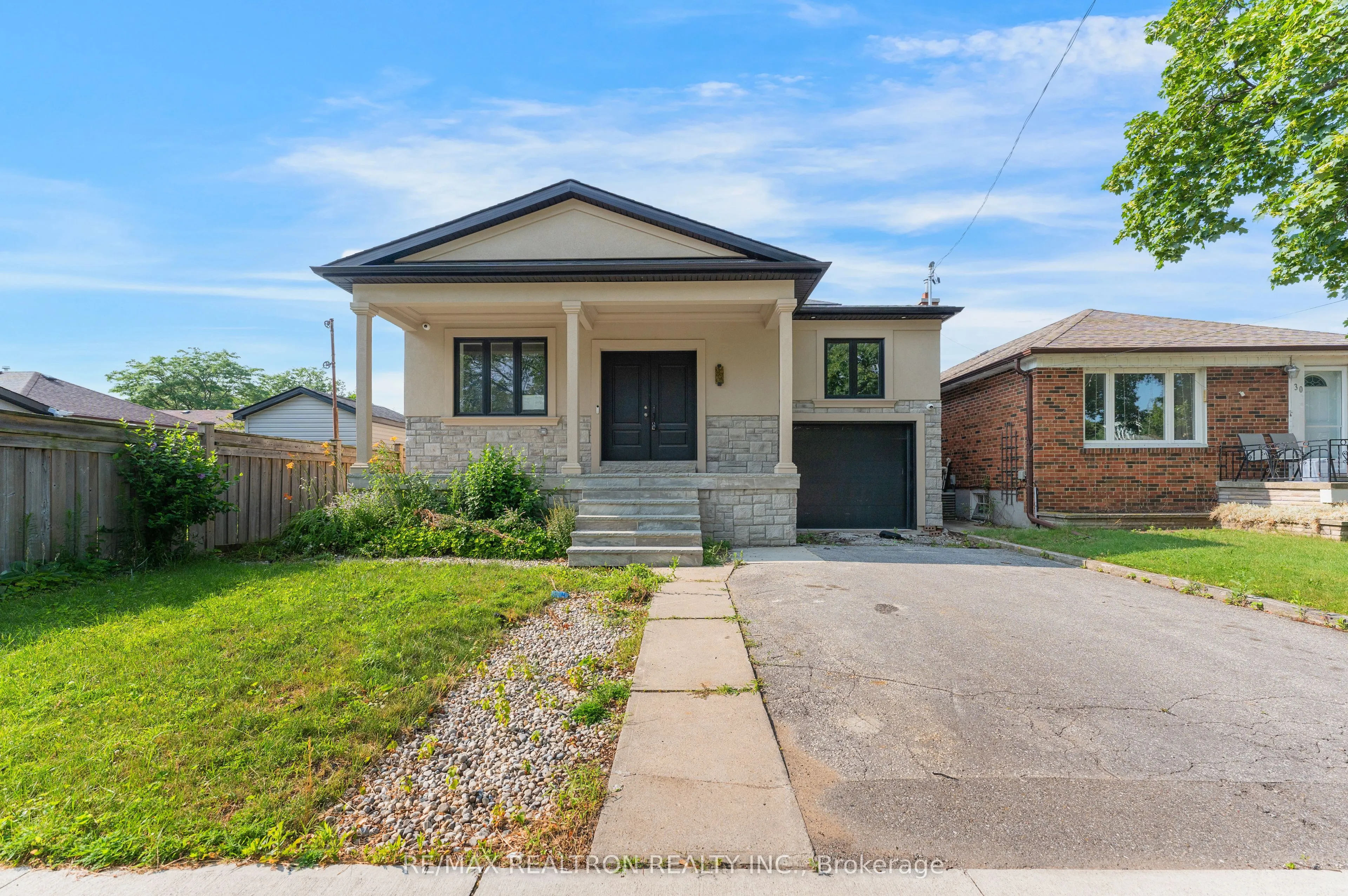 32 Bradfield Avenue W
