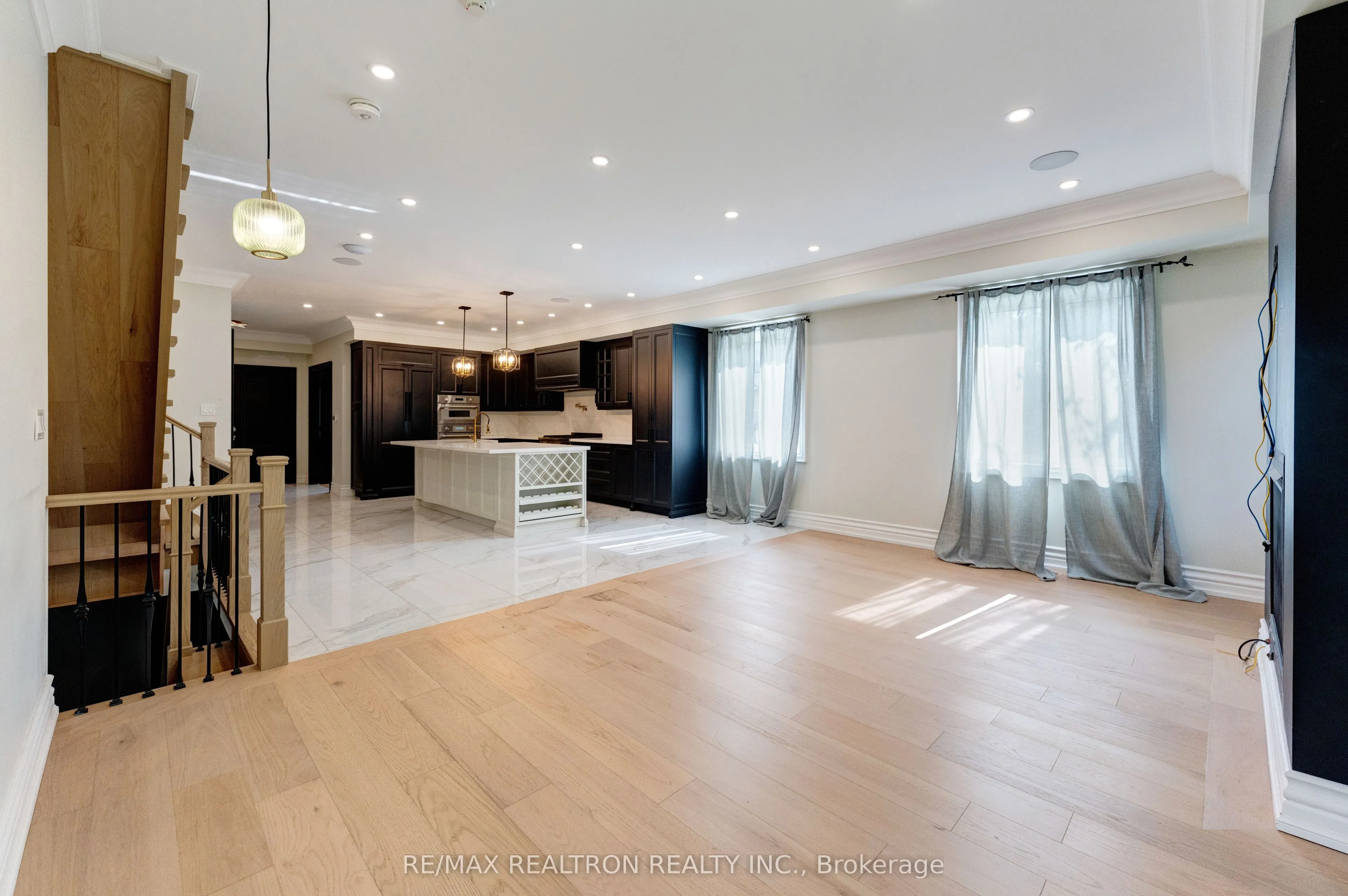 32 Bradfield Avenue W