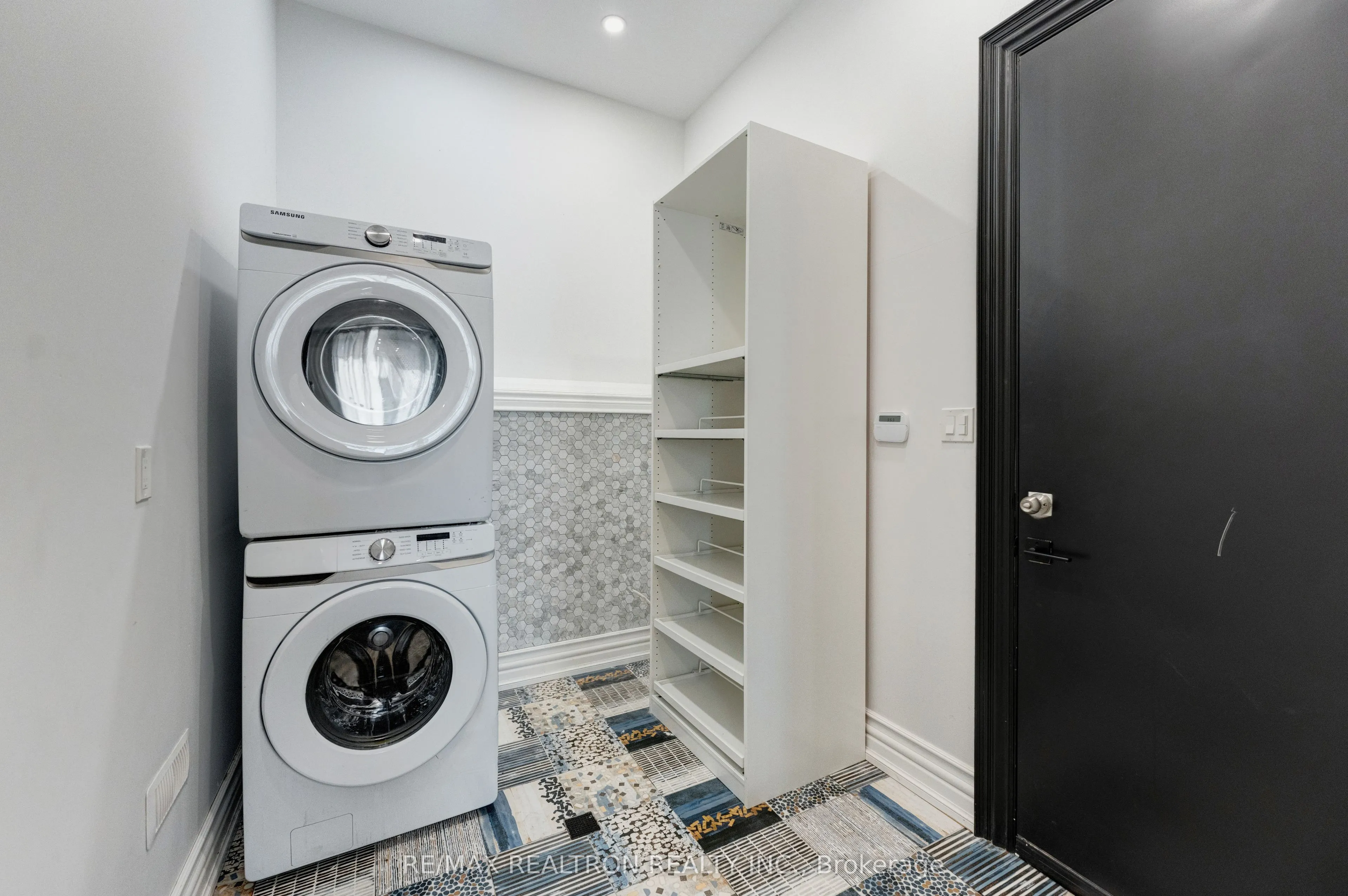 32 Bradfield Avenue W