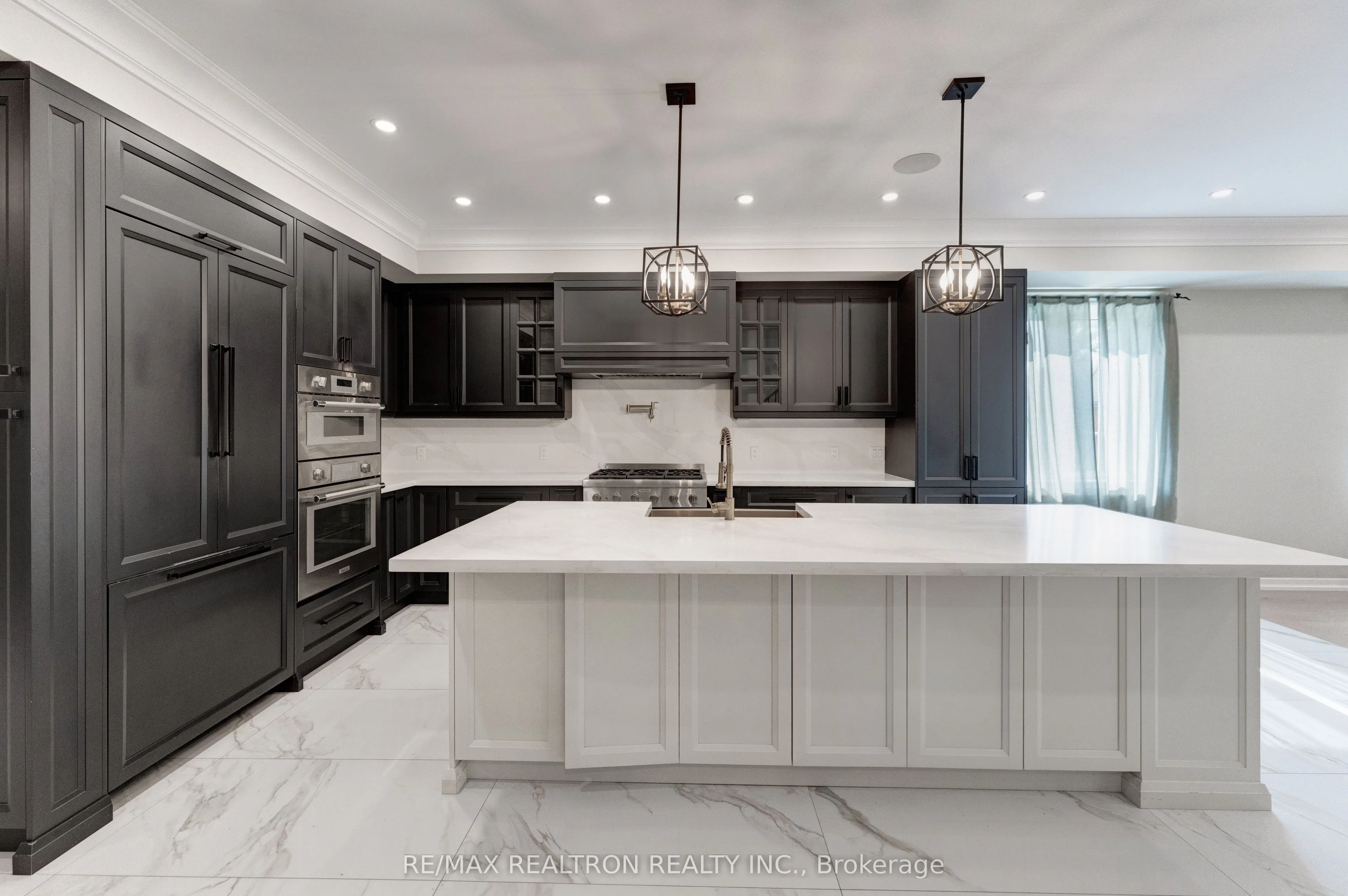 32 Bradfield Avenue W