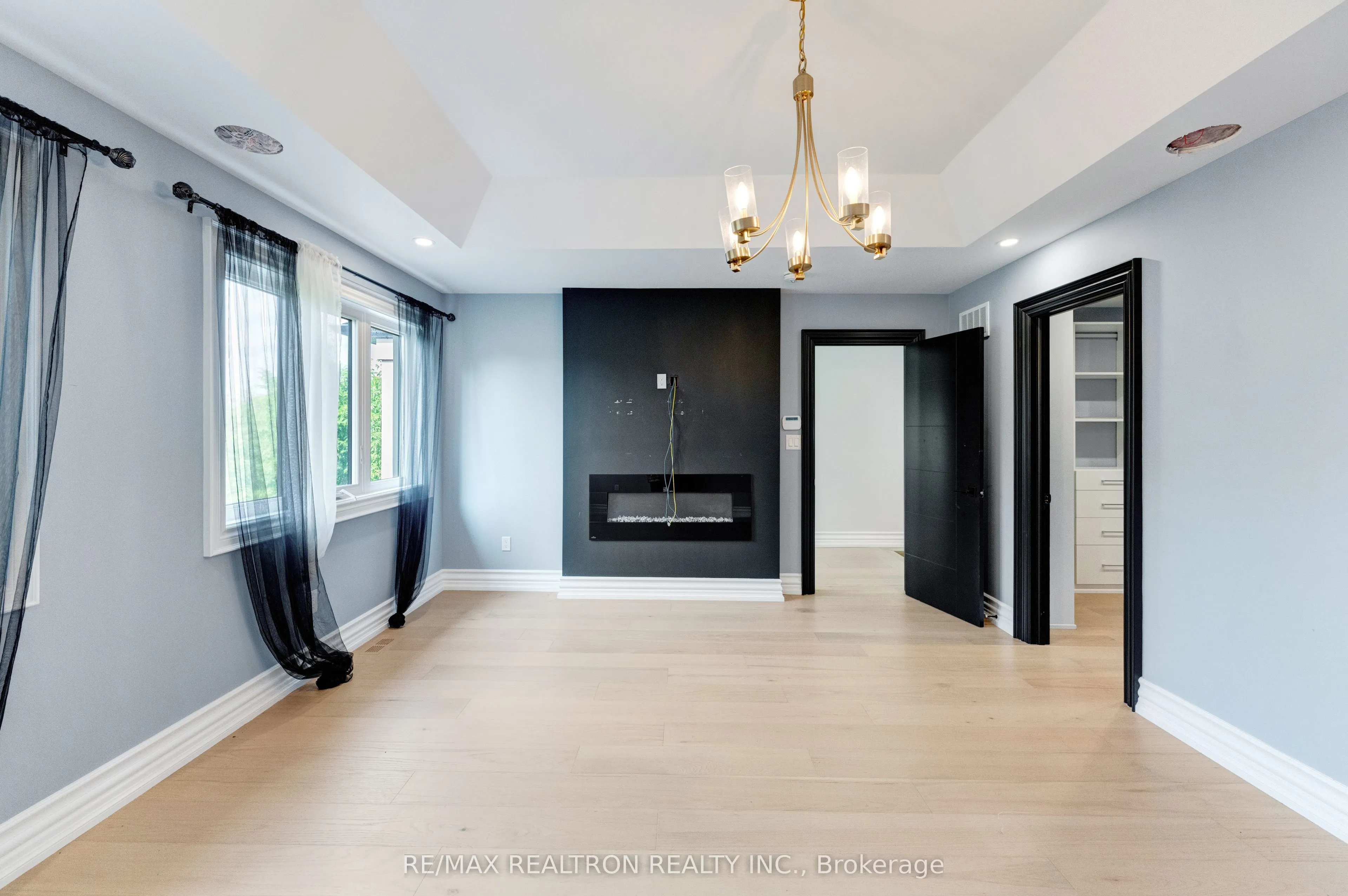 32 Bradfield Avenue W