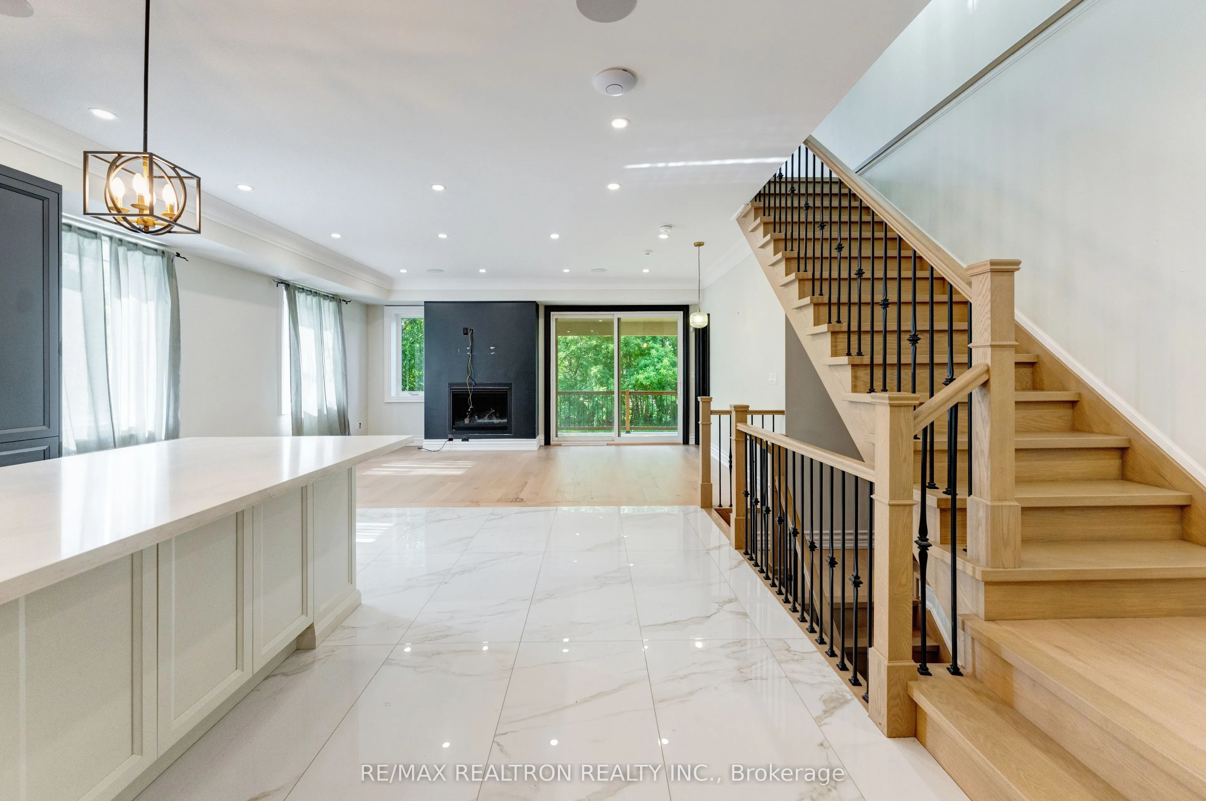32 Bradfield Avenue W