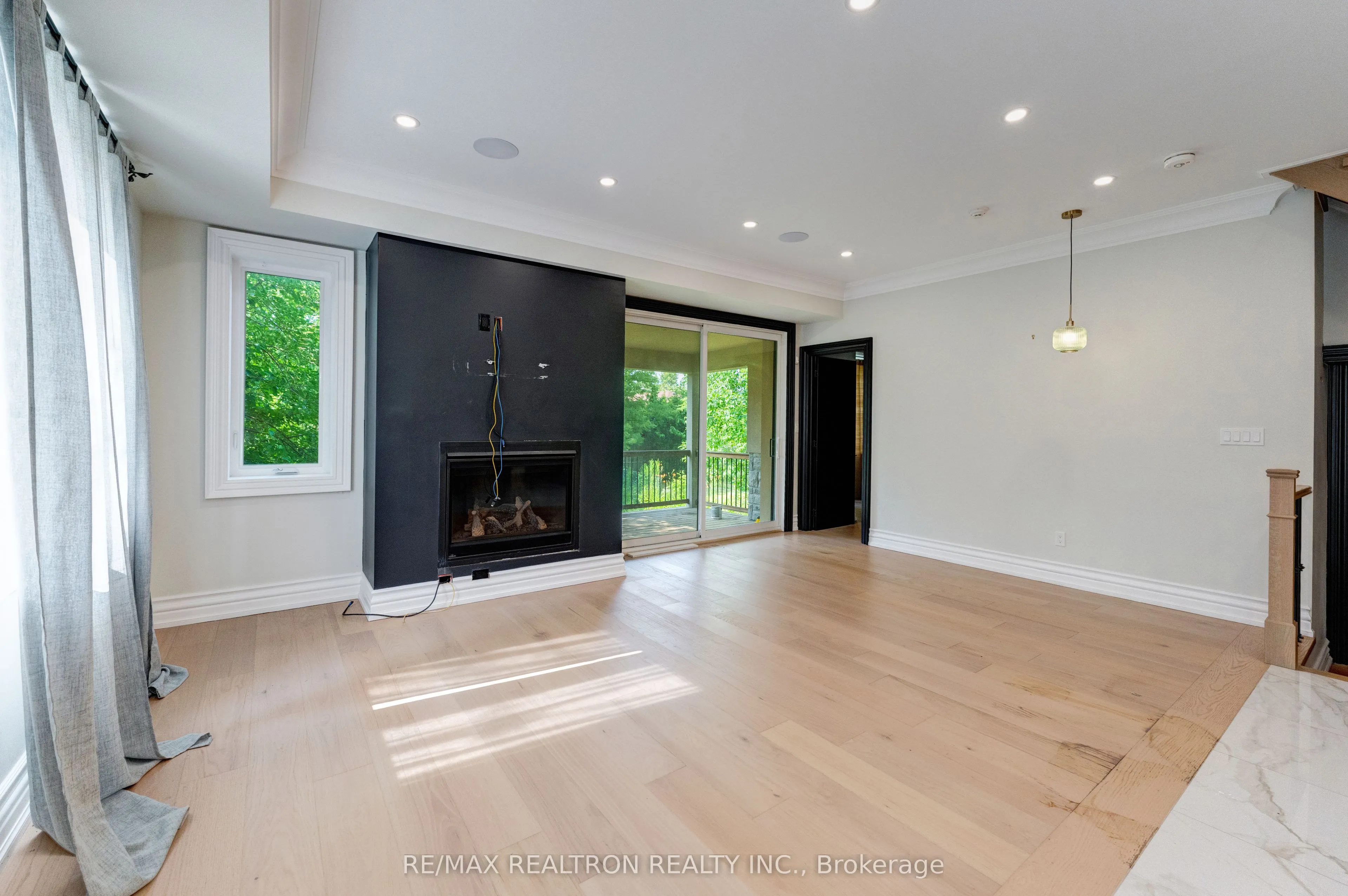 32 Bradfield Avenue W