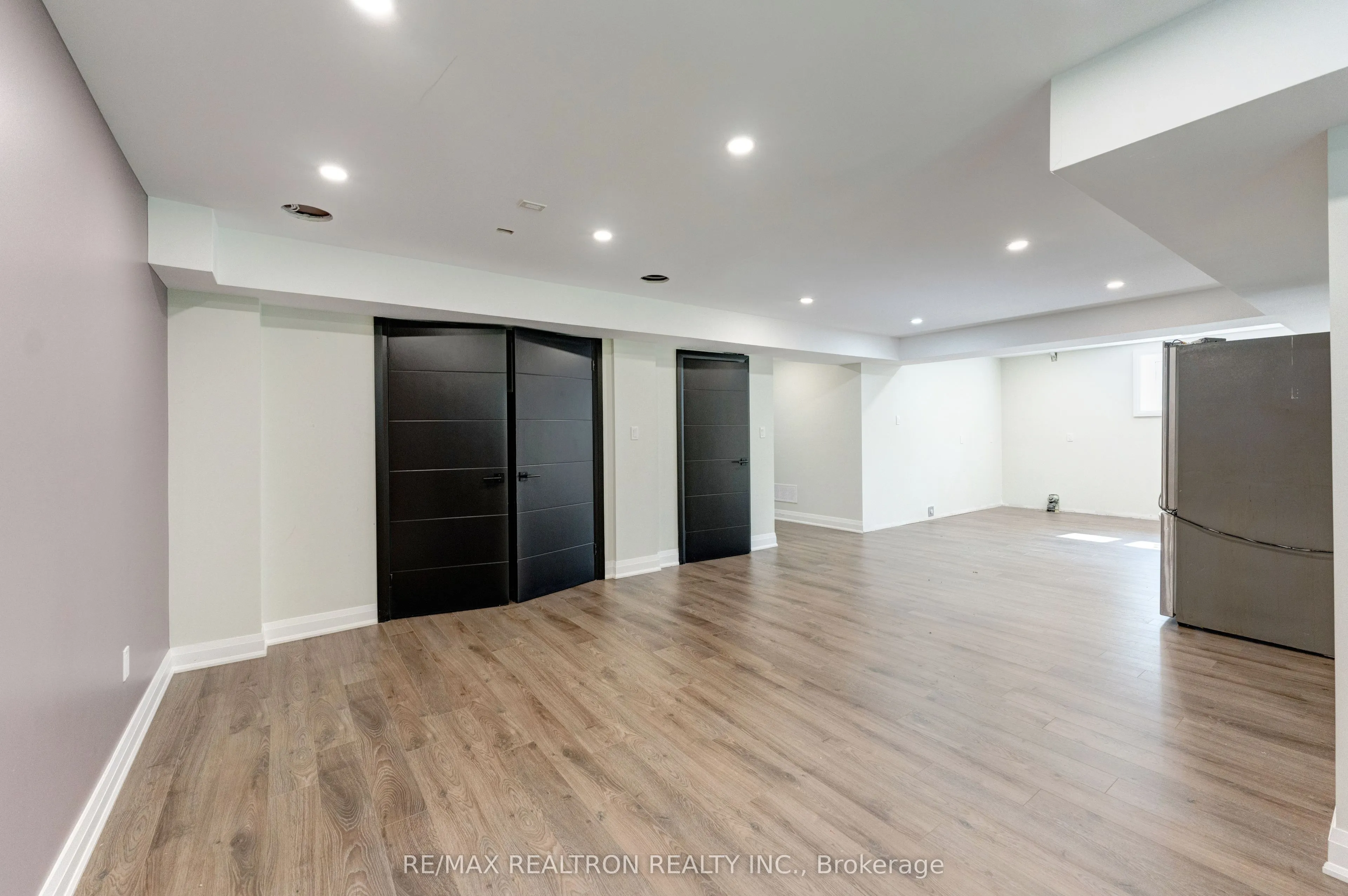 32 Bradfield Avenue W