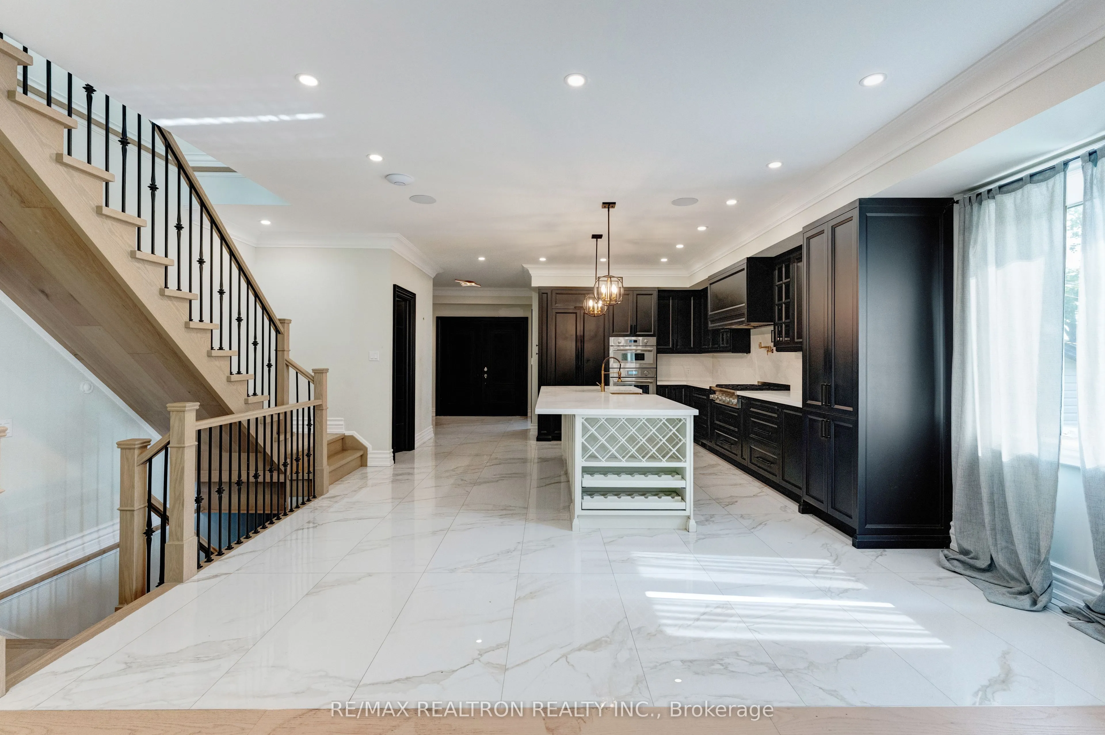 32 Bradfield Avenue W