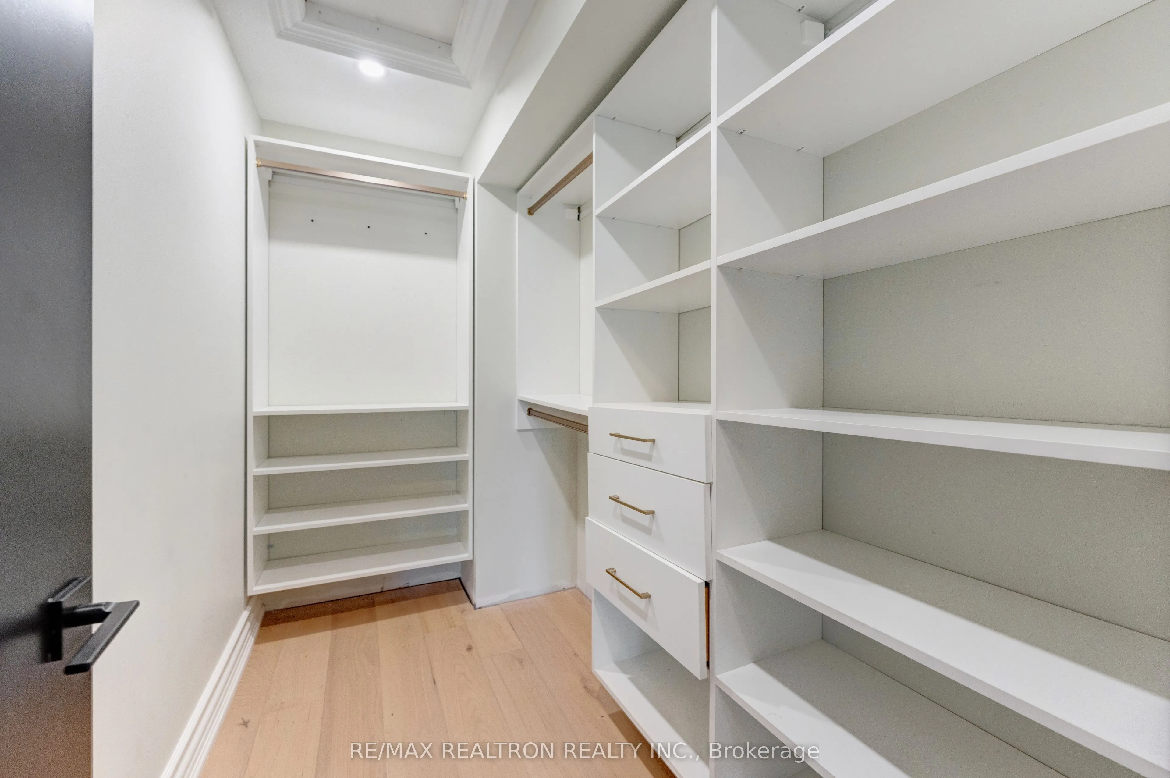 32 Bradfield Avenue W