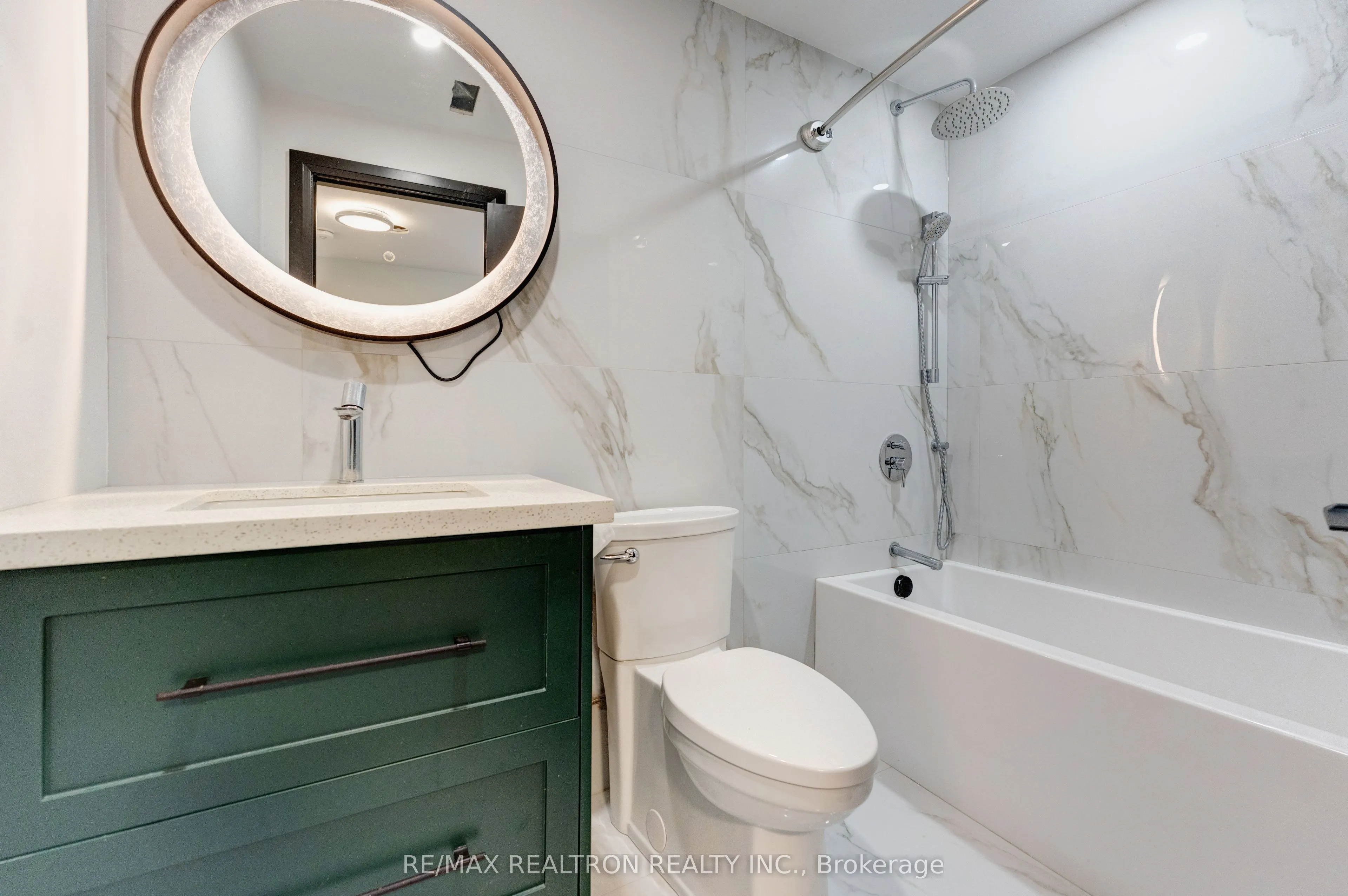 32 Bradfield Avenue W