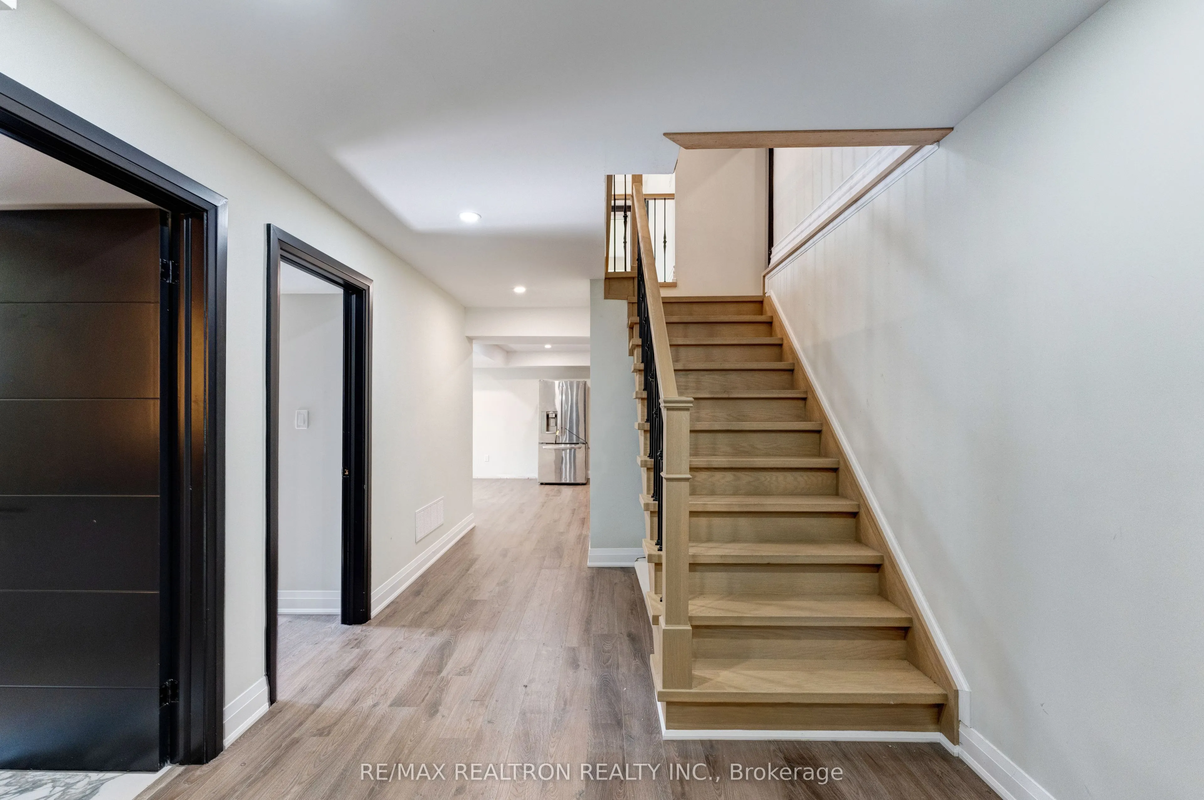 32 Bradfield Avenue W