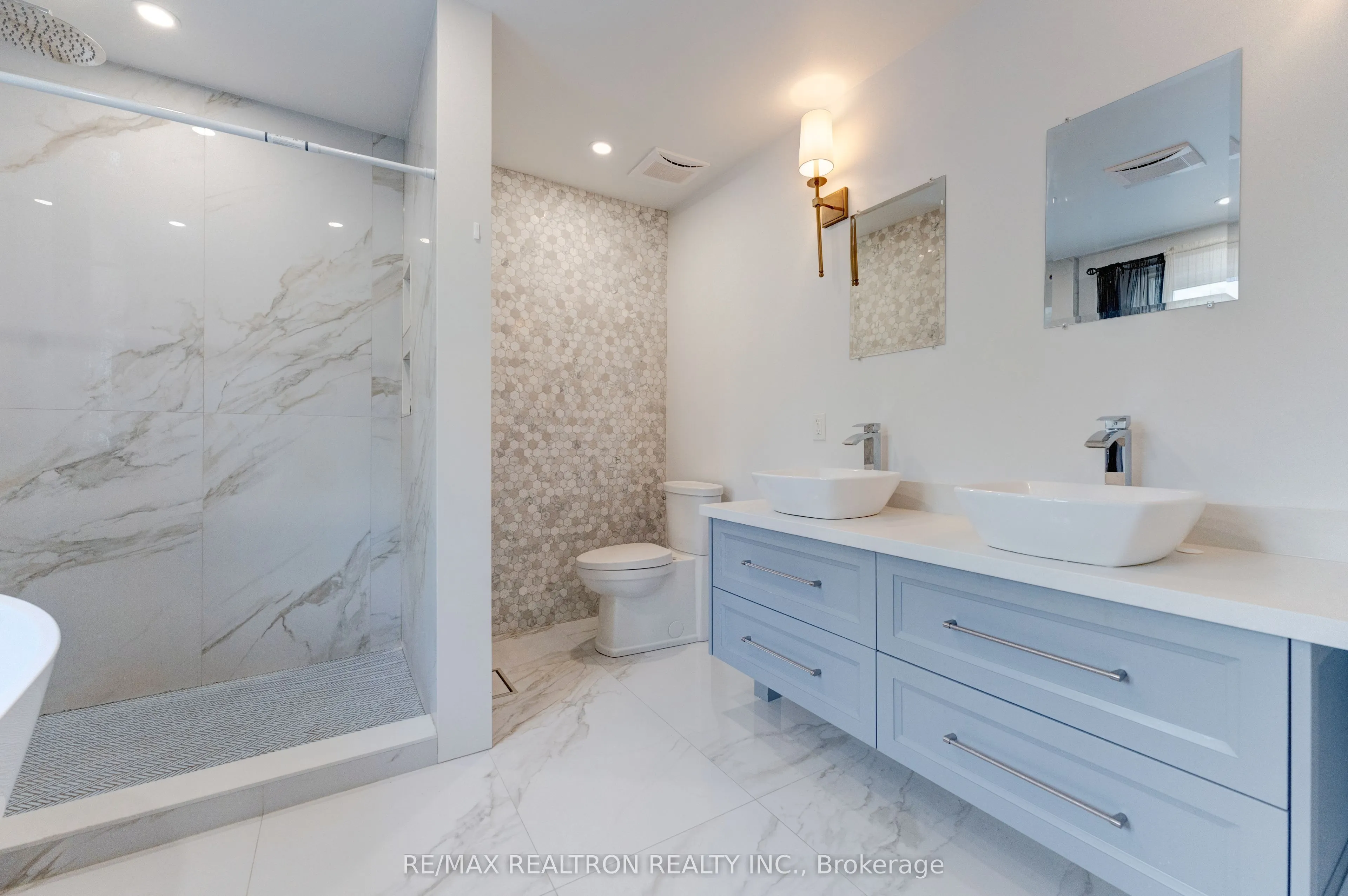 32 Bradfield Avenue W