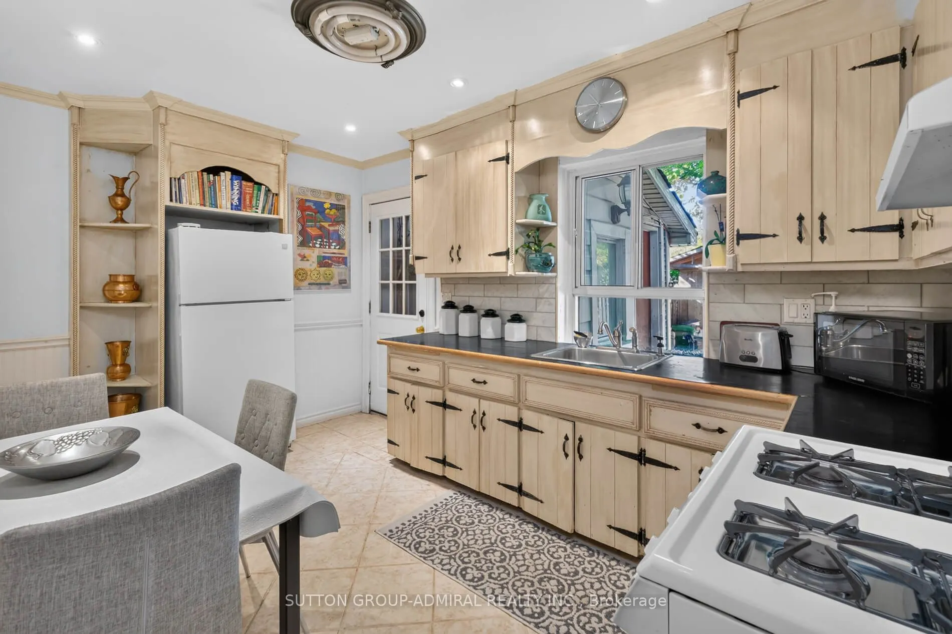 320 Weston Road