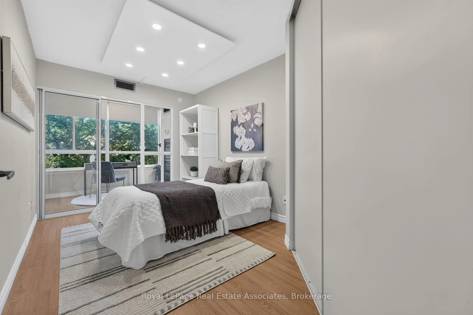 1001 Cedarglen Gate #221