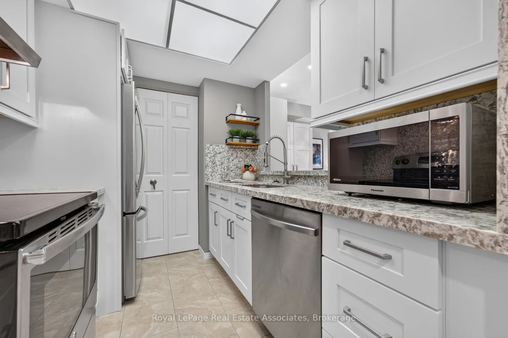 1001 Cedarglen Gate #221