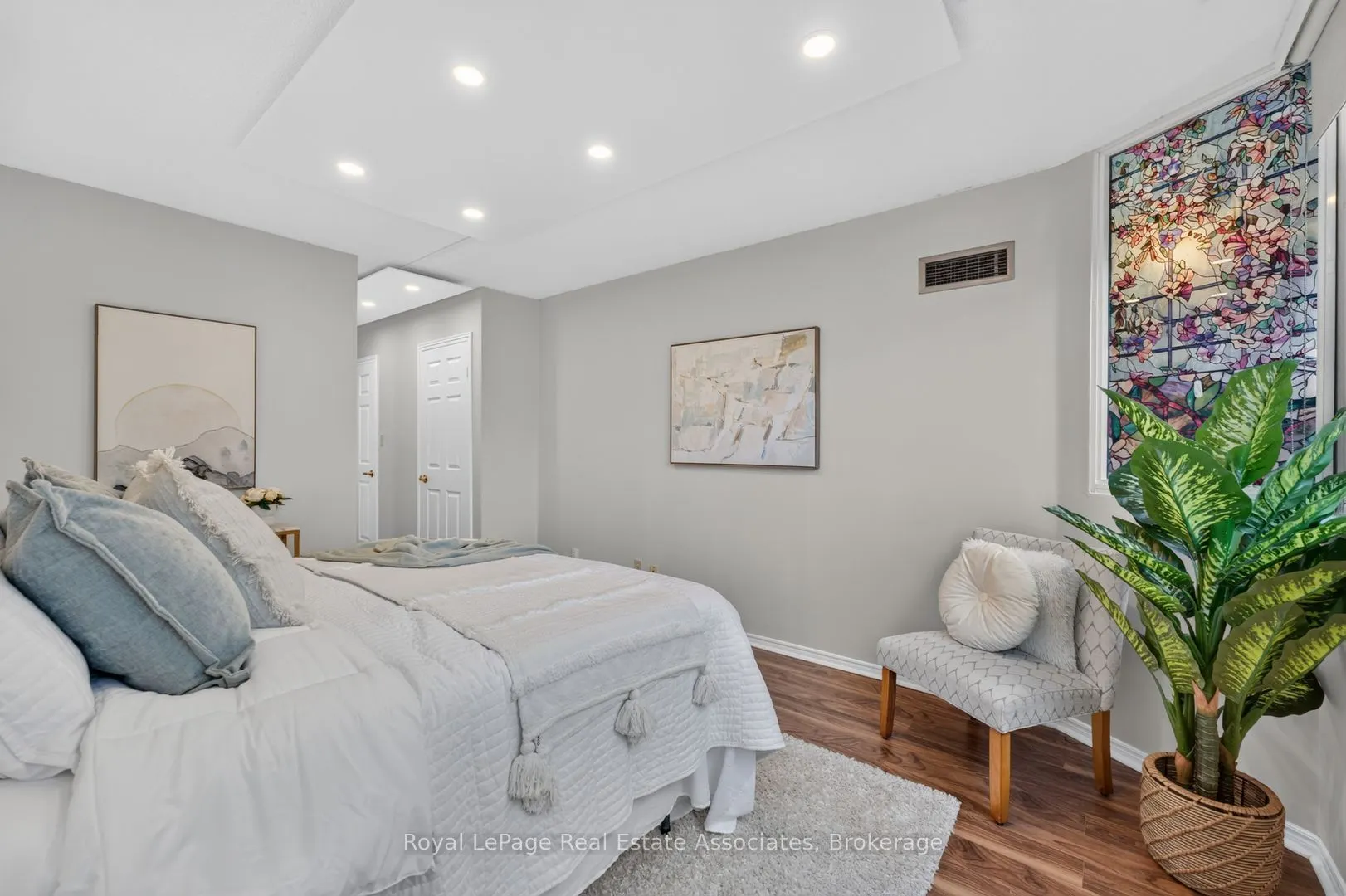 1001 Cedarglen Gate #221