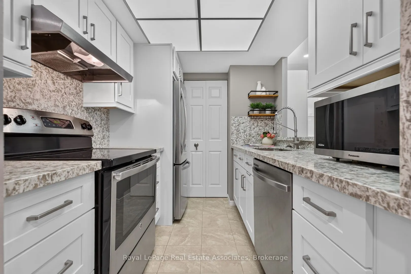 1001 Cedarglen Gate #221