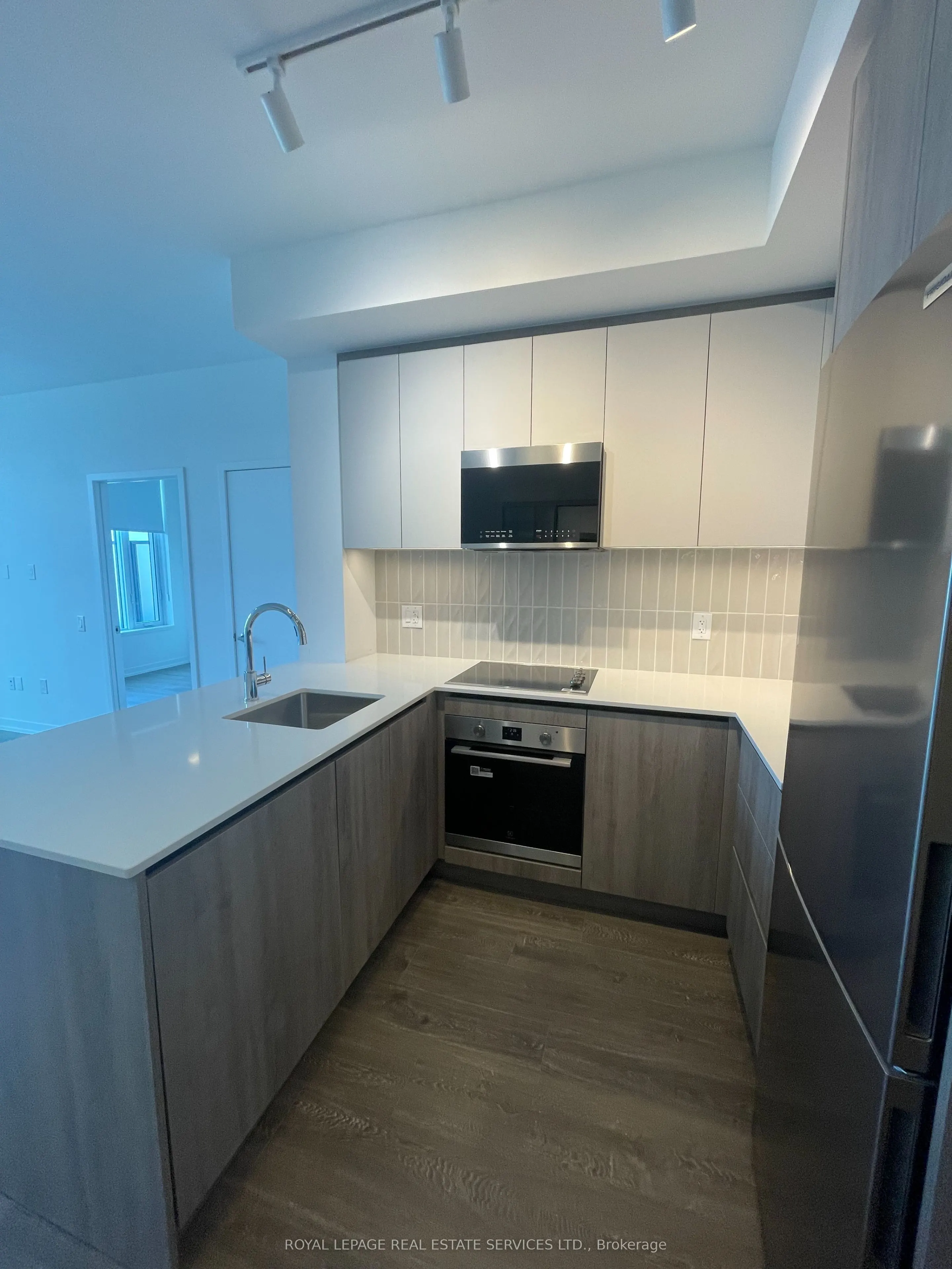 2485 Eglinton Avenue W #724