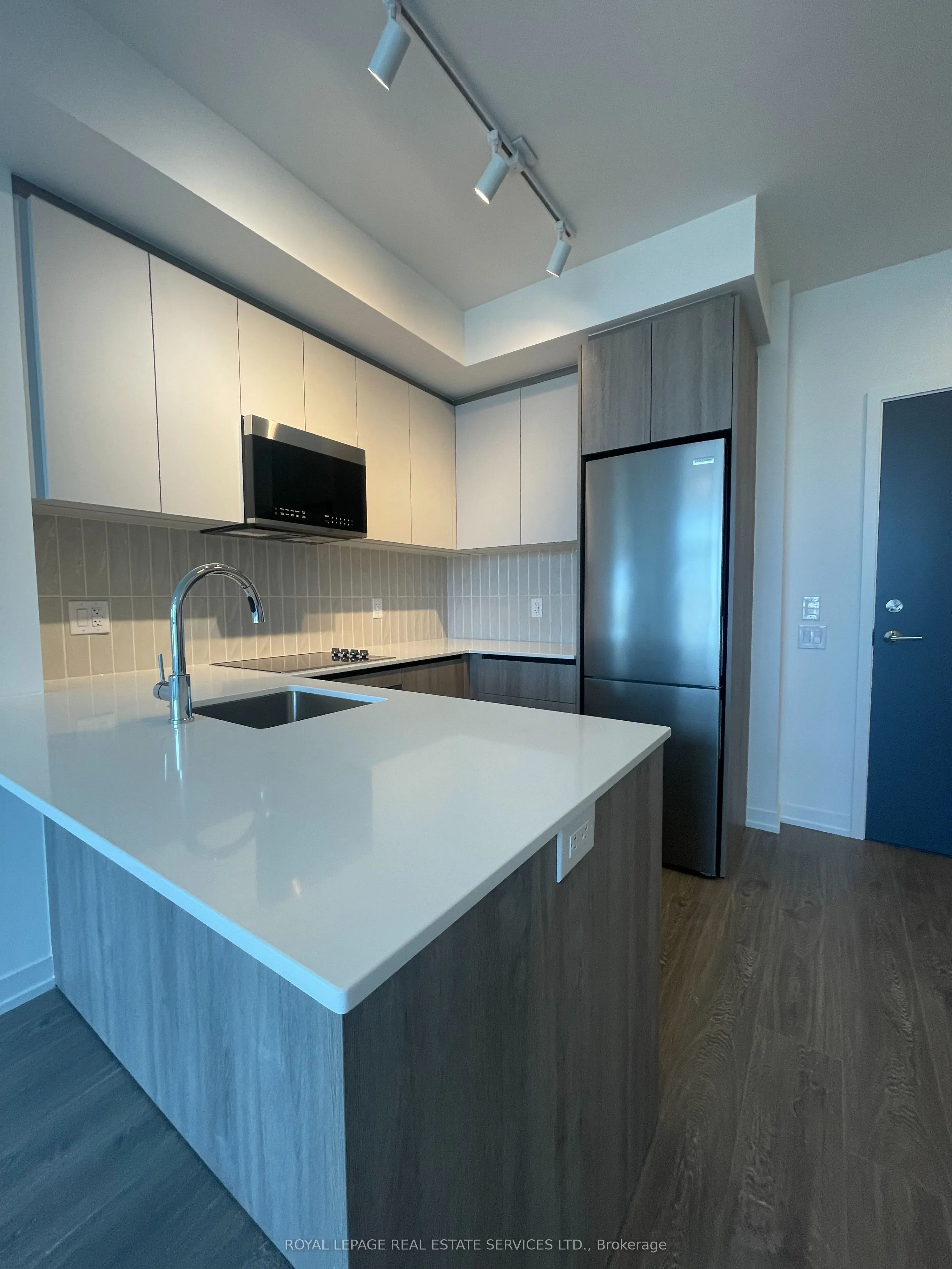 2485 Eglinton Avenue W #724