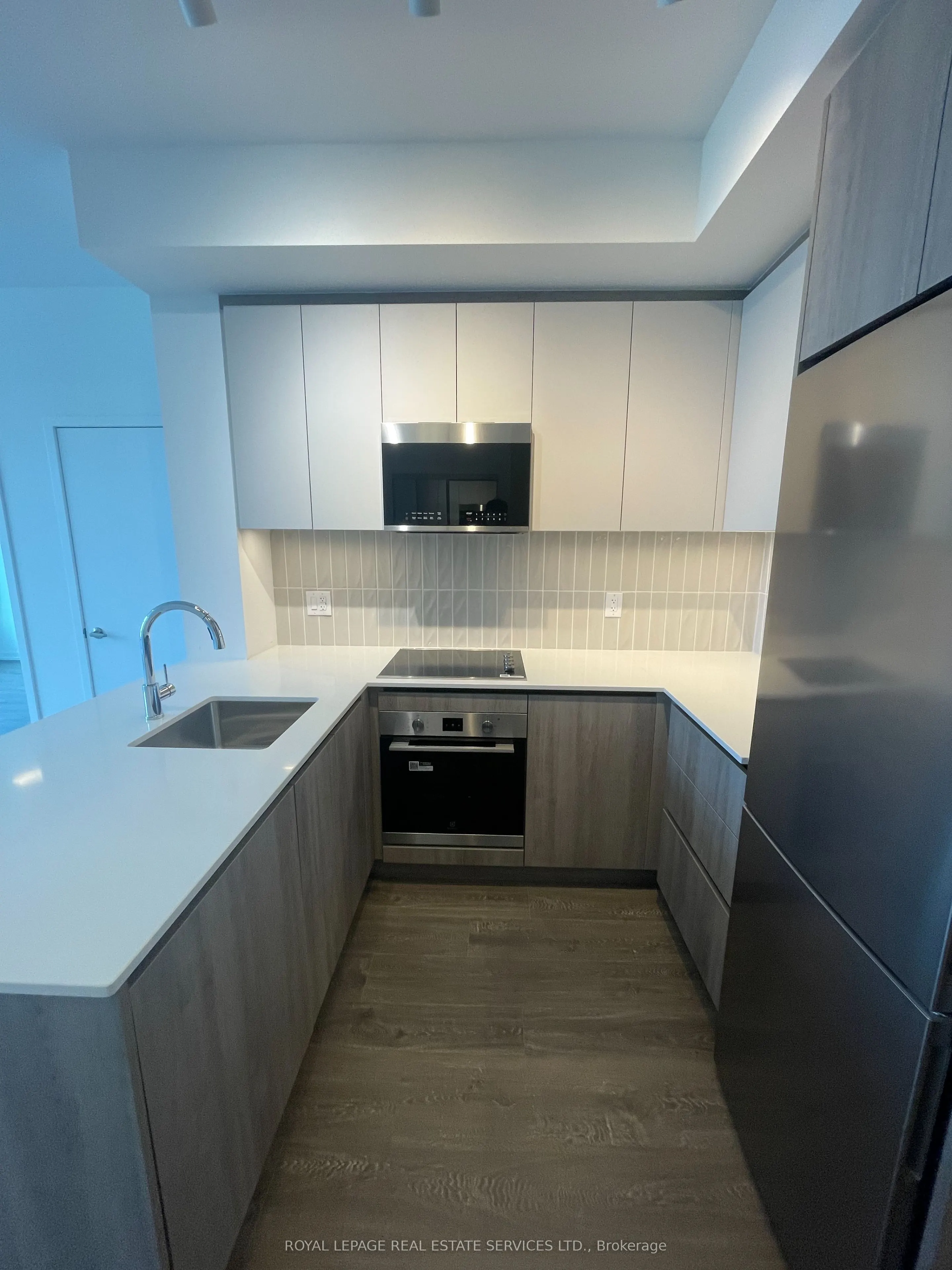 2485 Eglinton Avenue W #724
