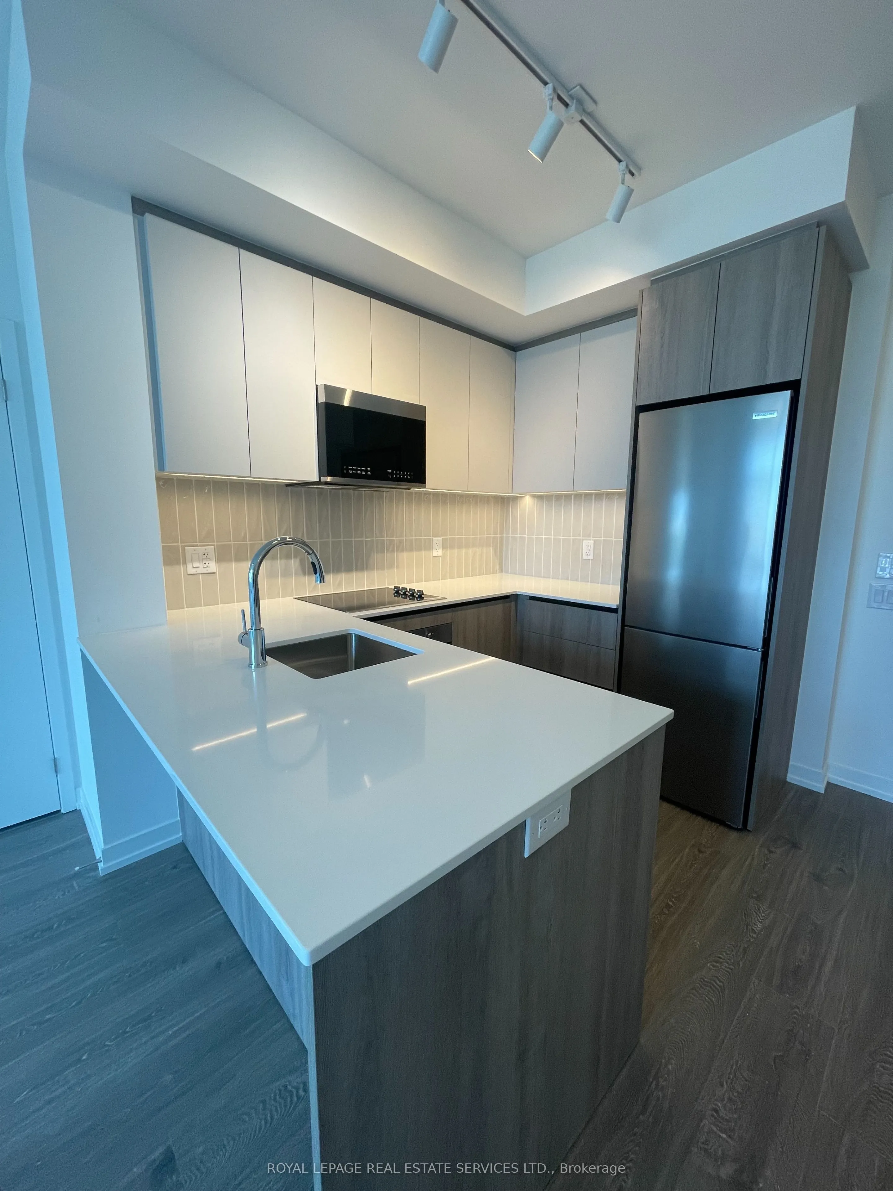 2485 Eglinton Avenue W #724