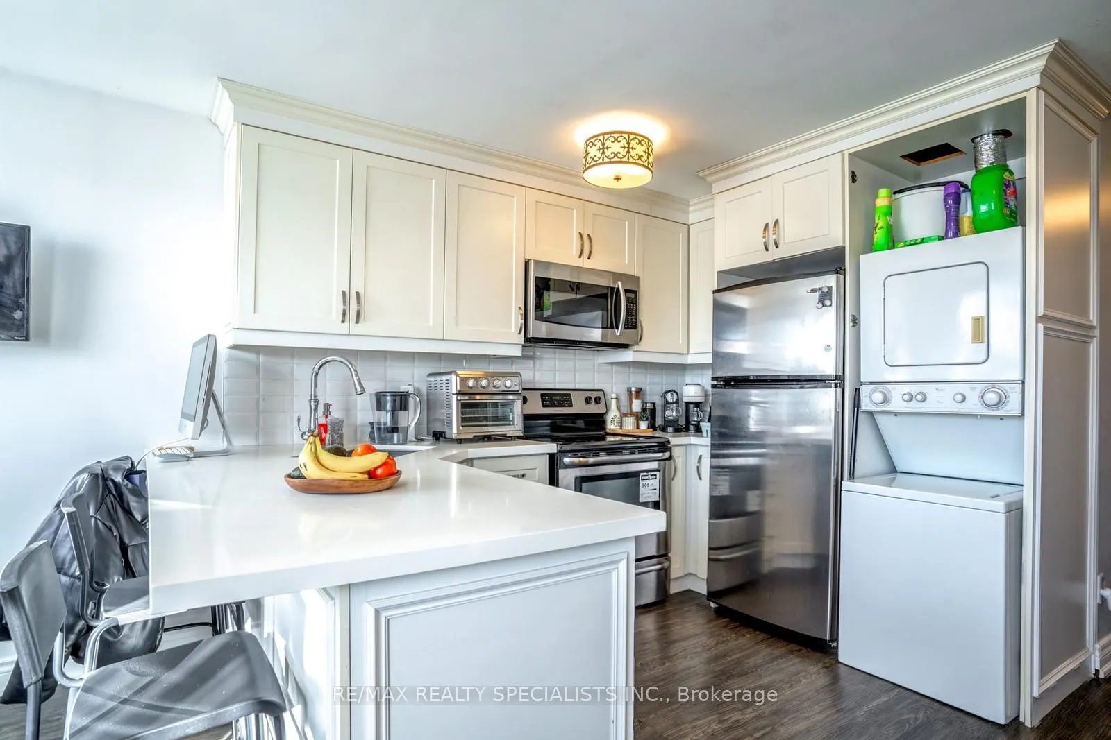6 Brant Avenue