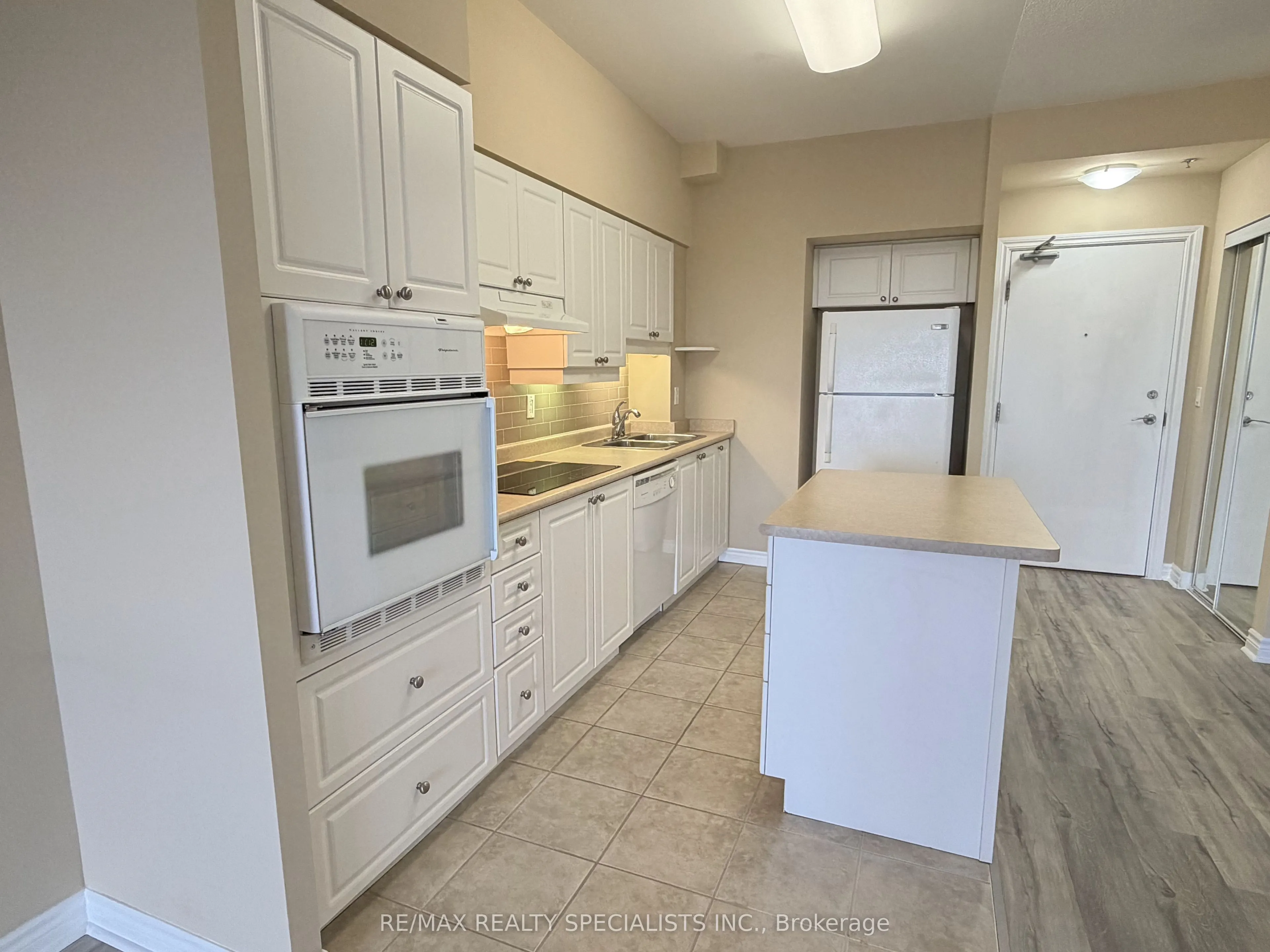 810 Scollard Court #1007