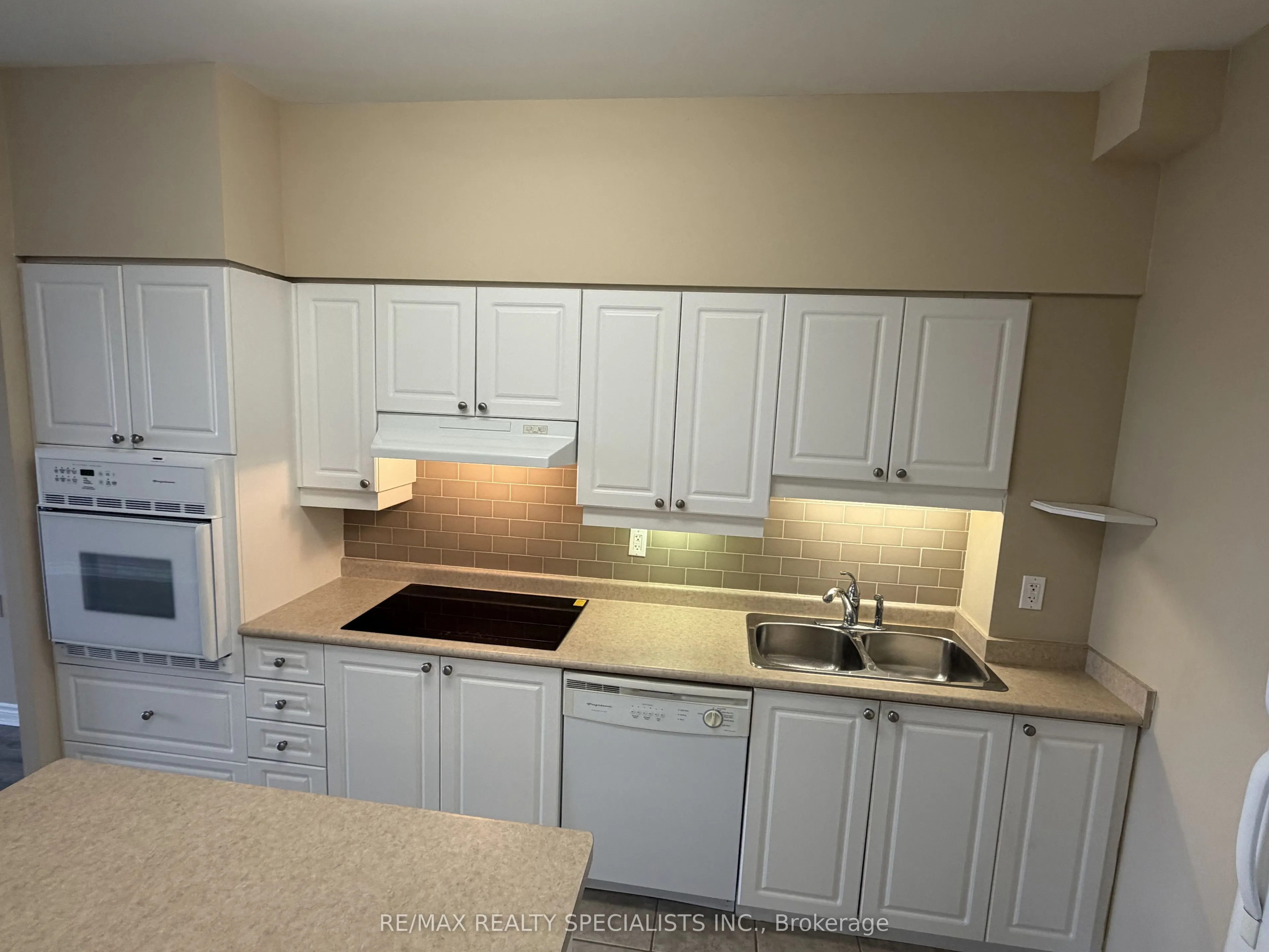 810 Scollard Court #1007