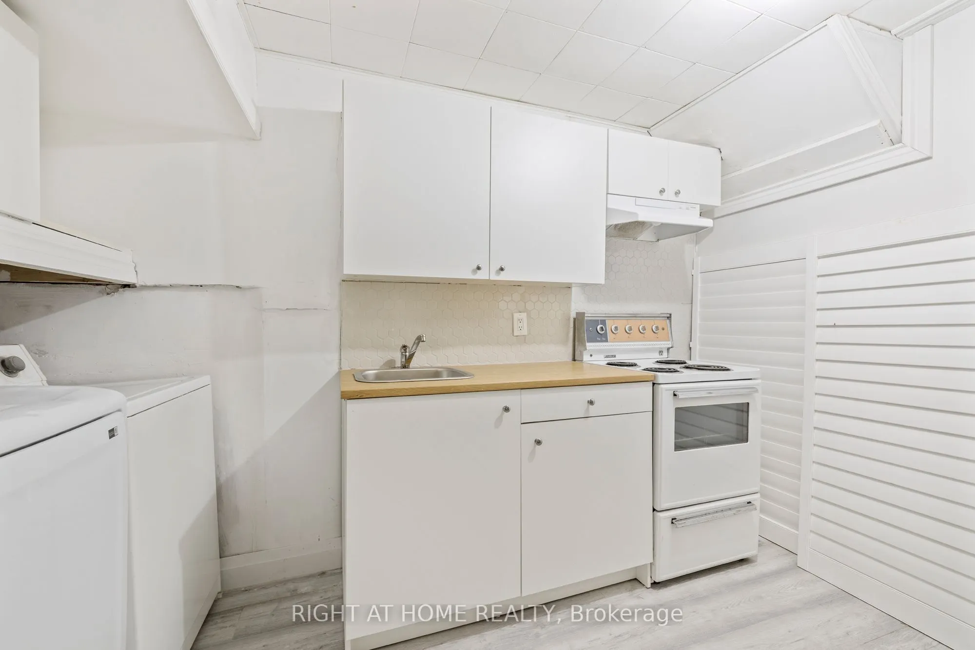 1147 Saturnia Crescent