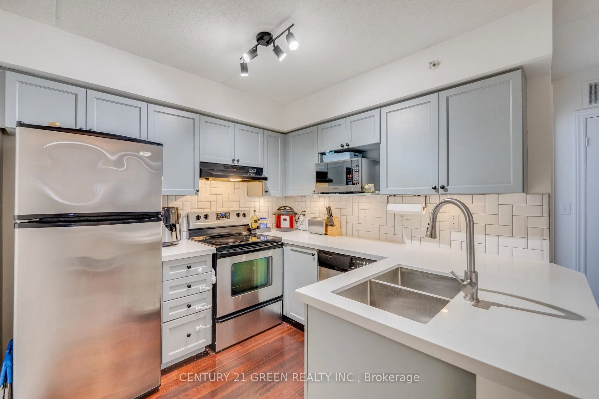 1479 Maple Avenue #206