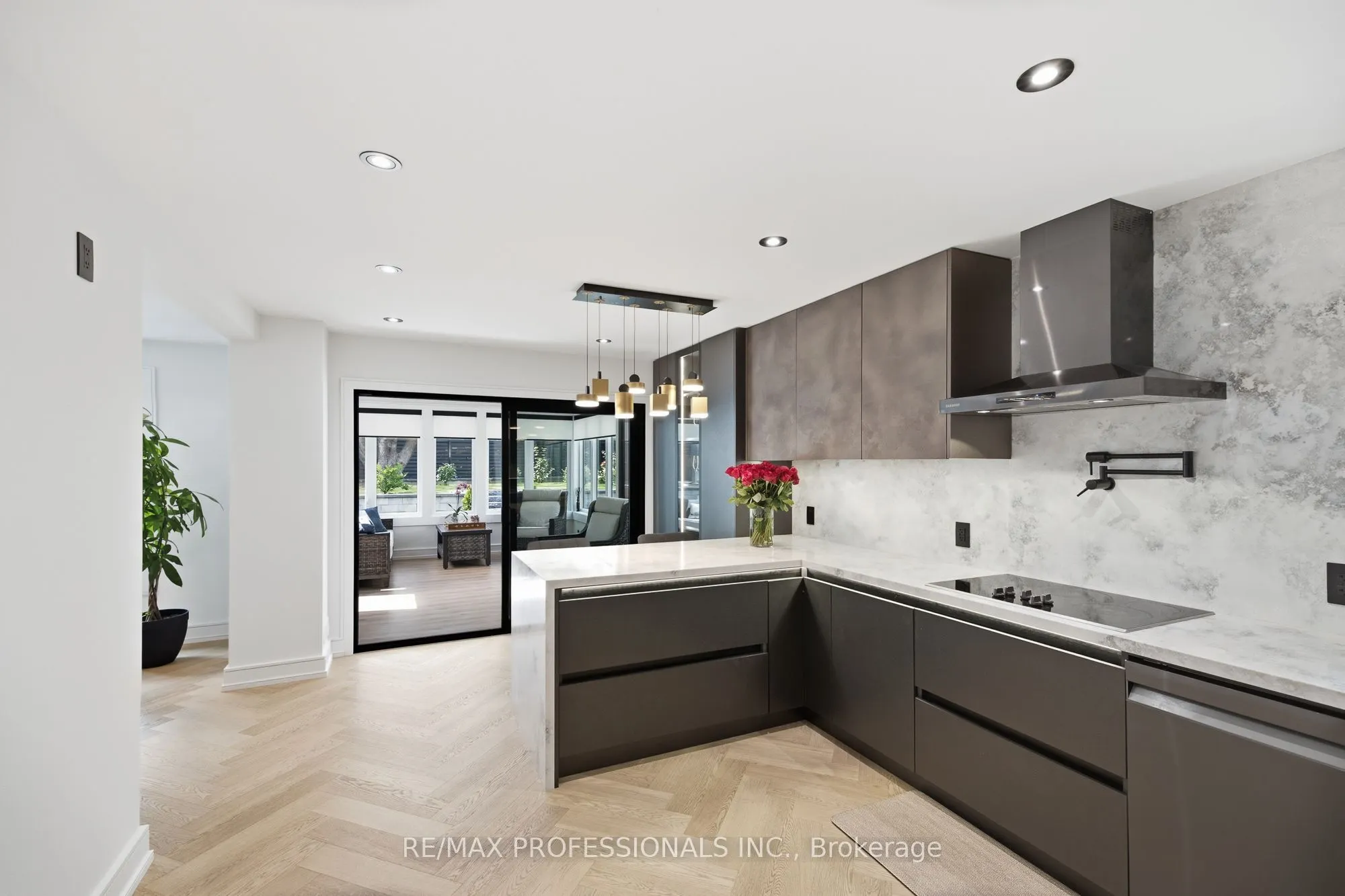 3328 Riverspray Crescent