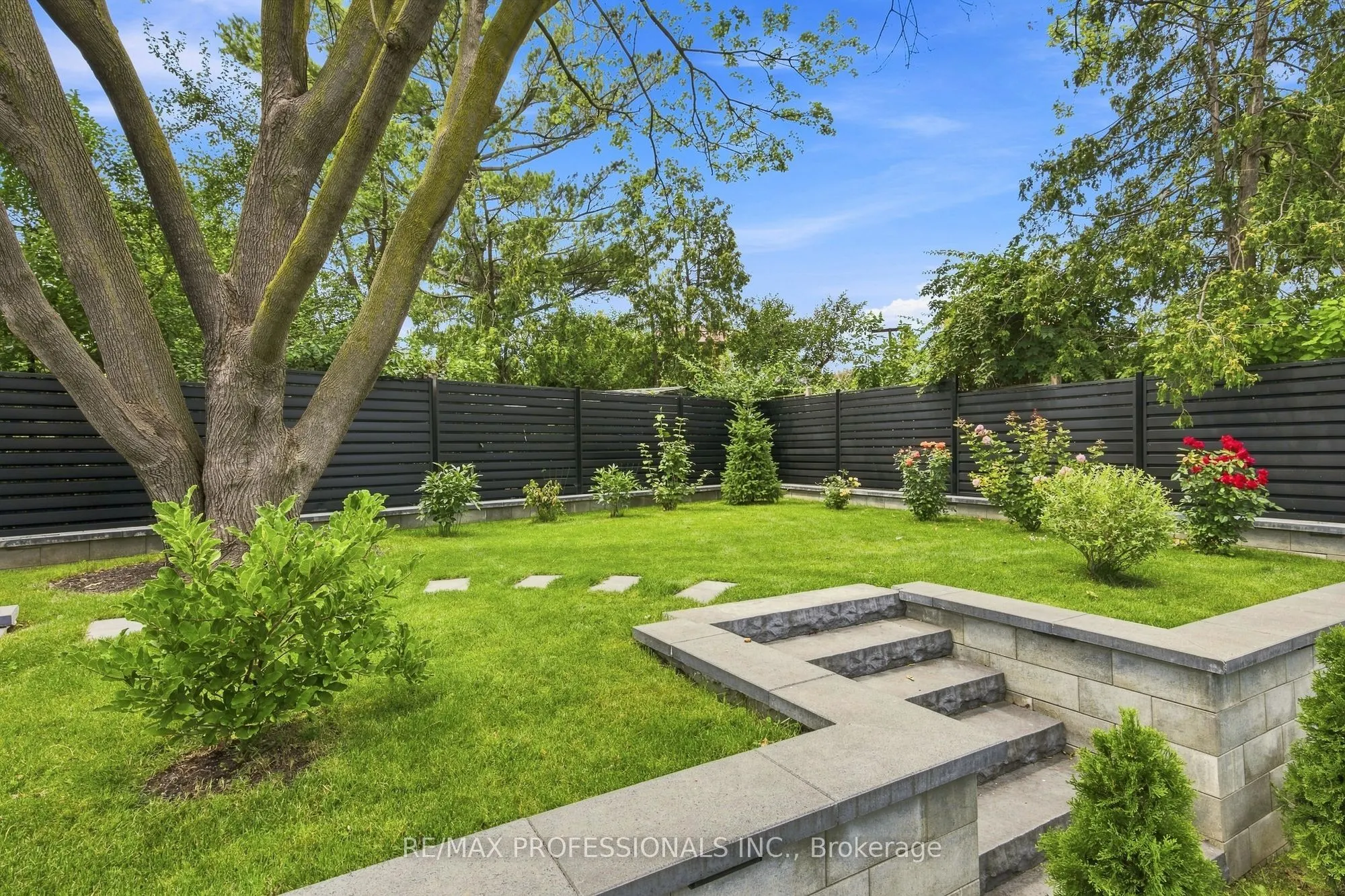 3328 Riverspray Crescent