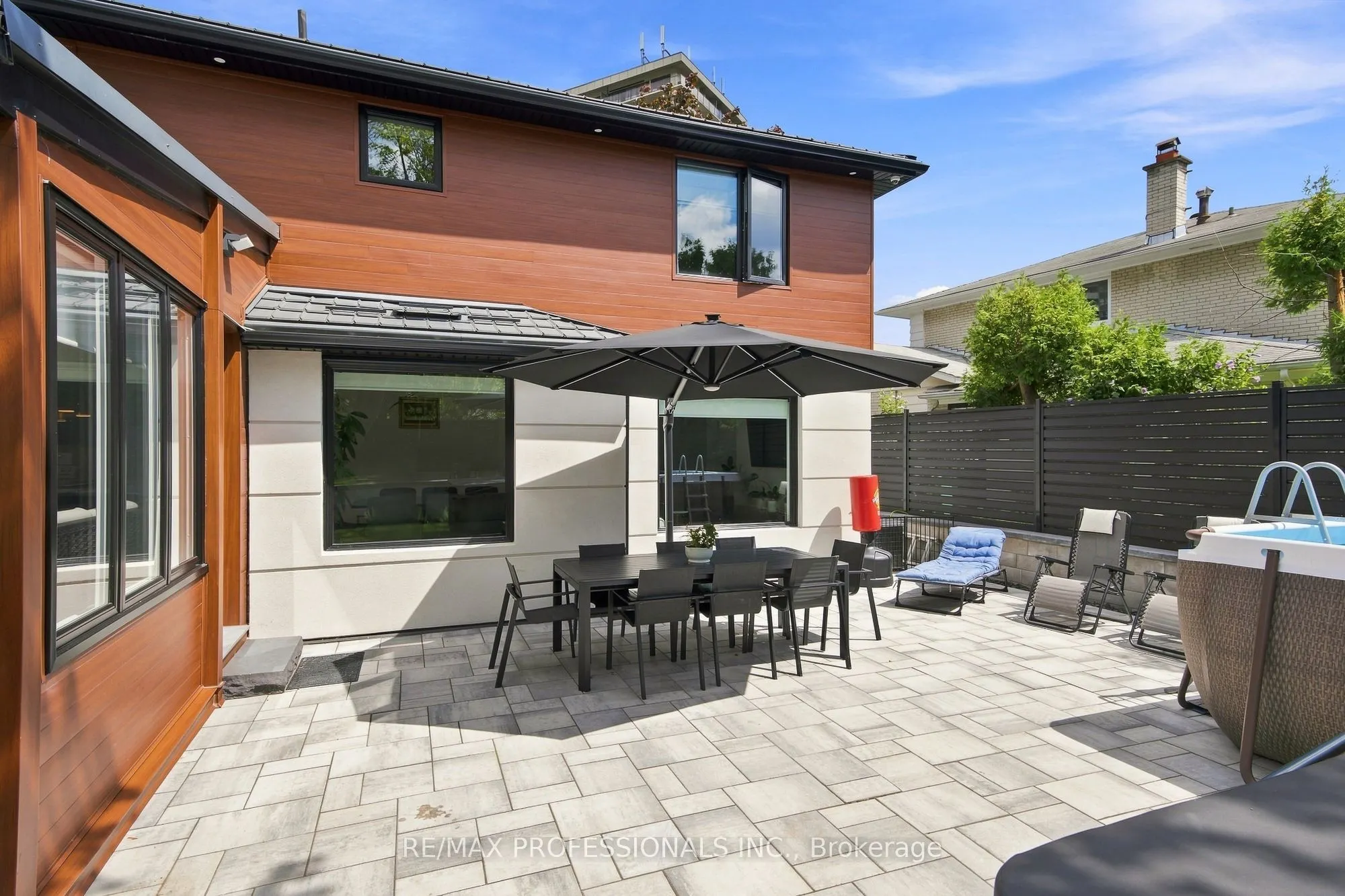 3328 Riverspray Crescent