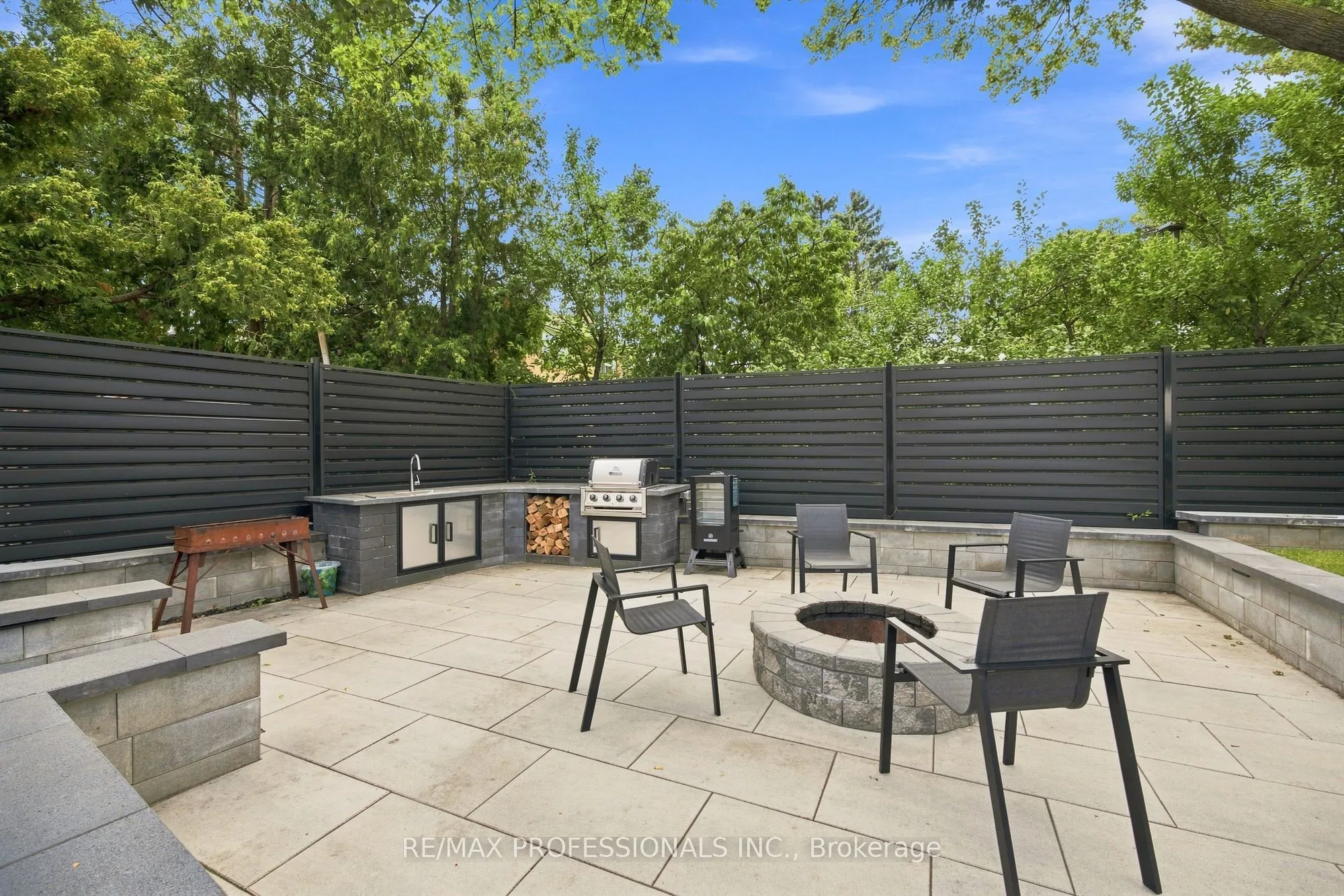 3328 Riverspray Crescent
