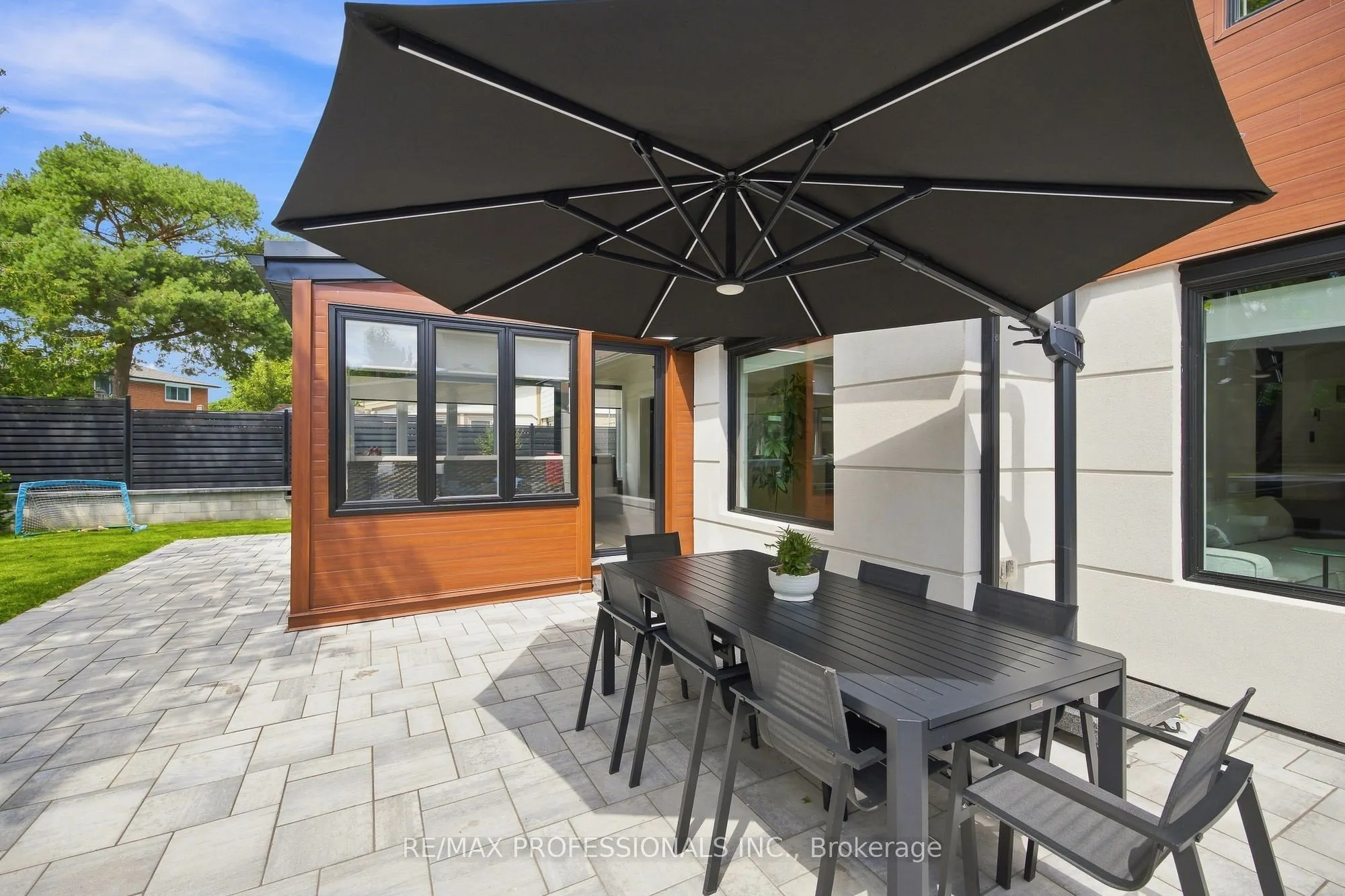 3328 Riverspray Crescent