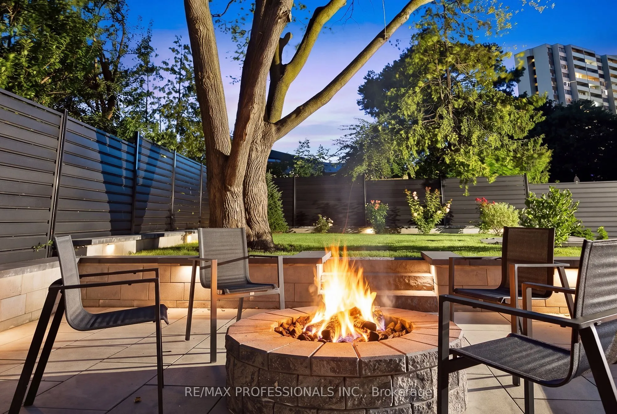 3328 Riverspray Crescent