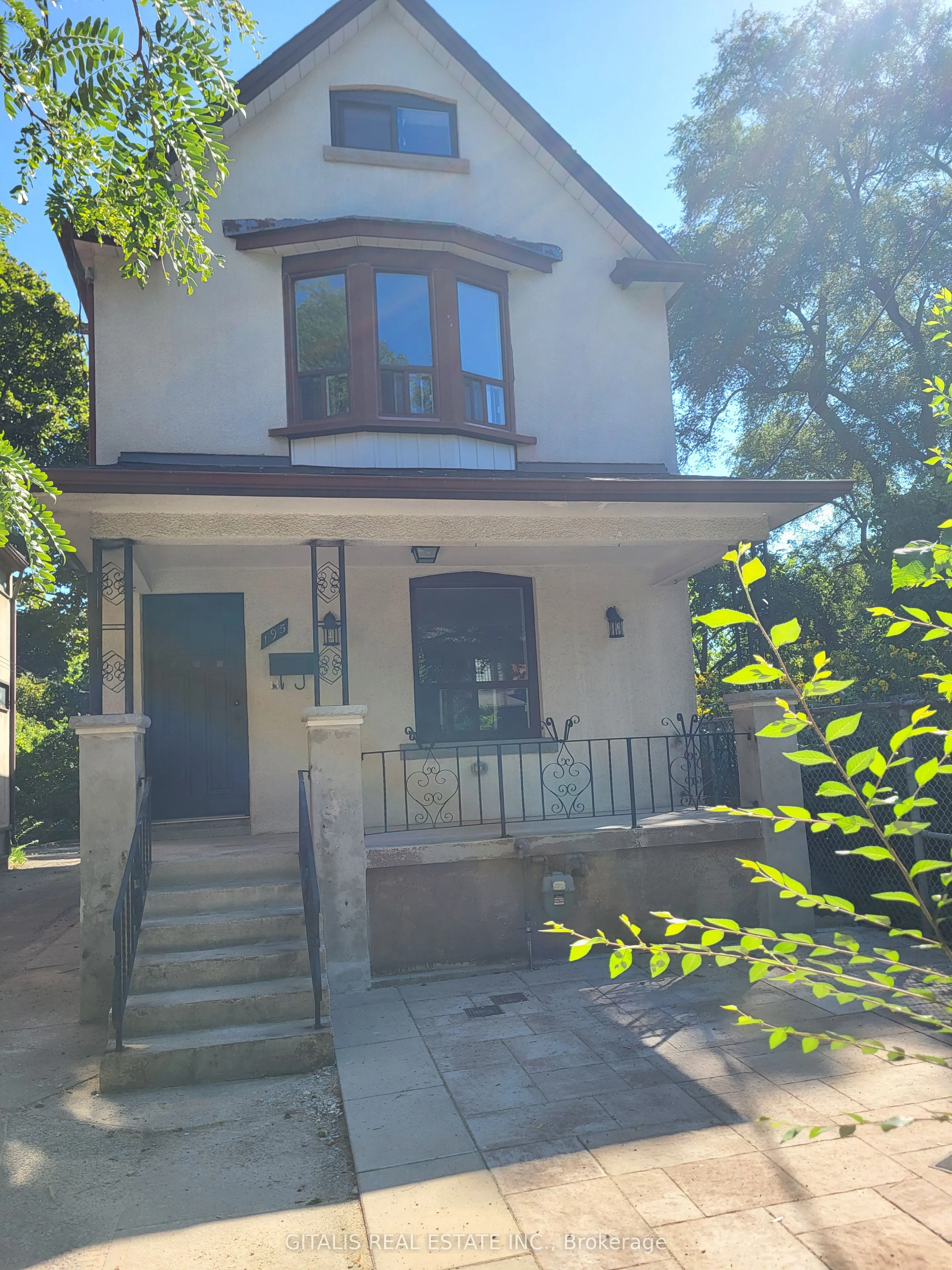 195 Oakmount Road N #Main Floor