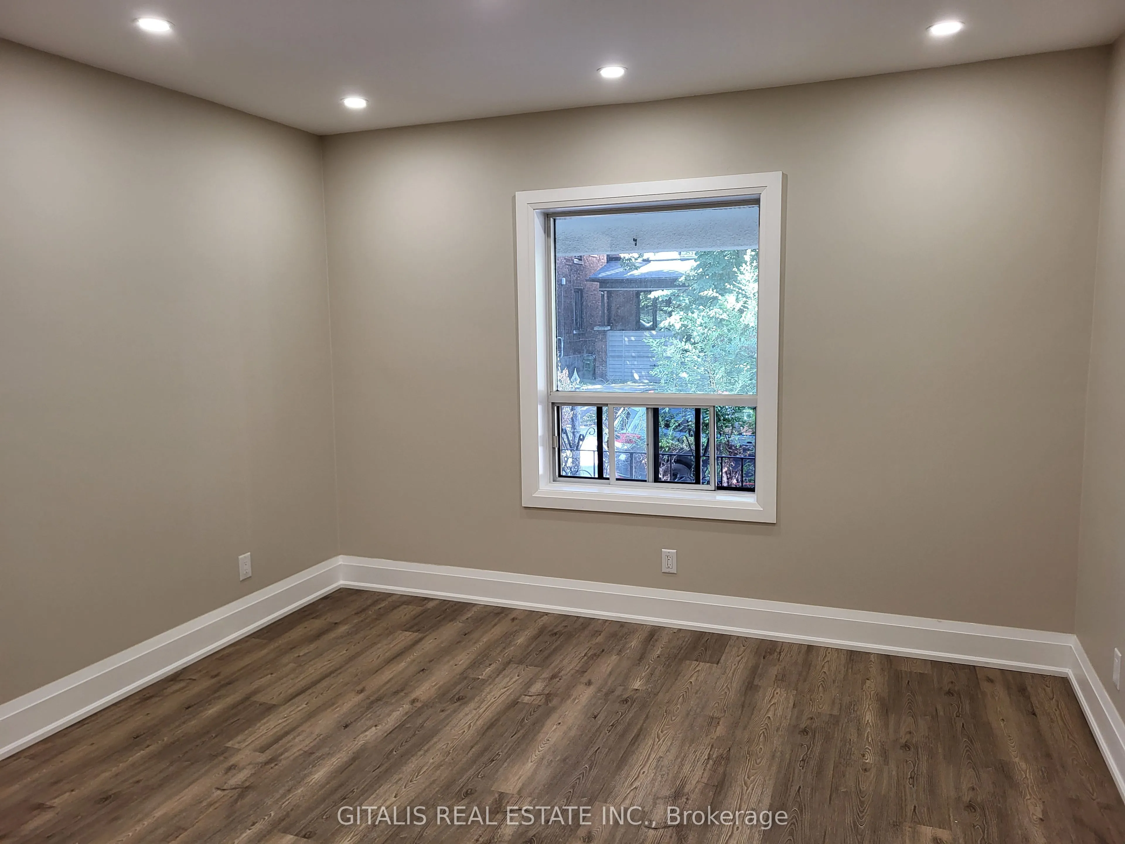 195 Oakmount Road N #Main Floor