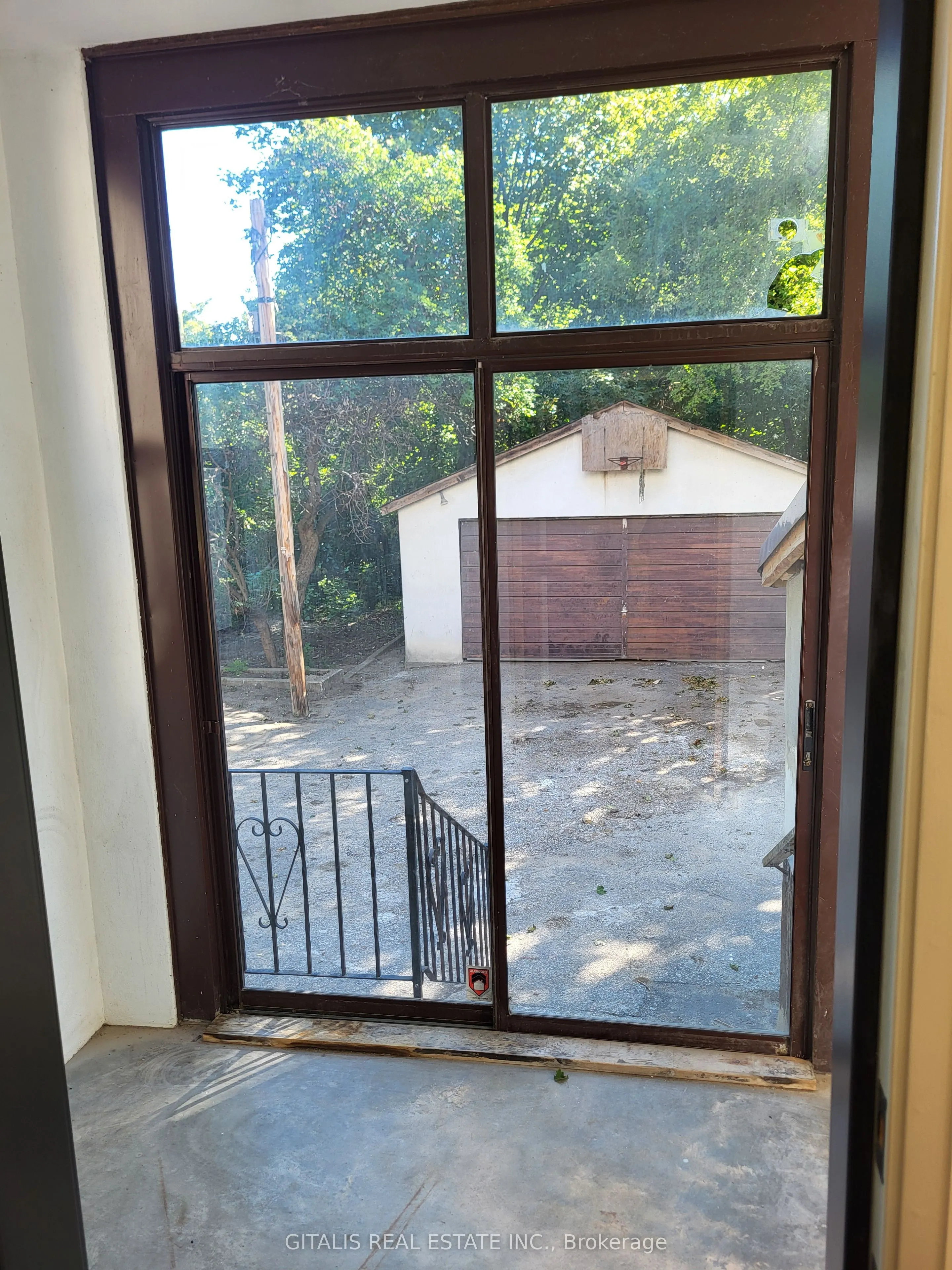 195 Oakmount Road N #Main Floor