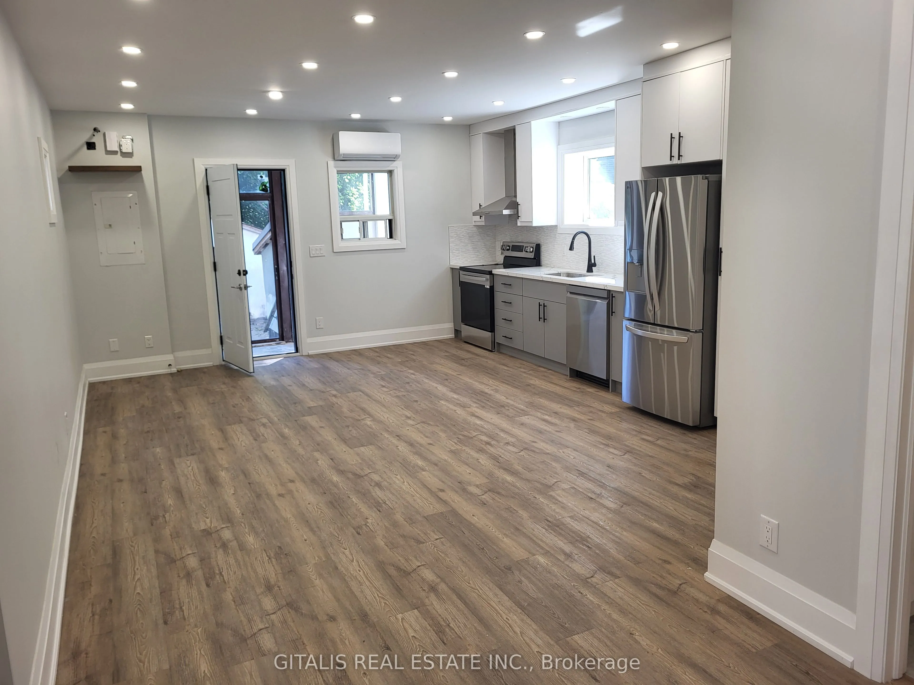195 Oakmount Road N #Main Floor