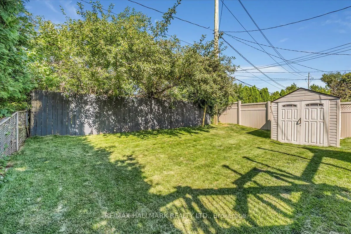 1286 Napier Crescent