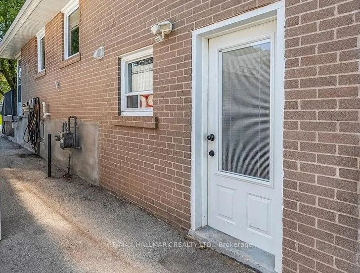 1286 Napier Crescent