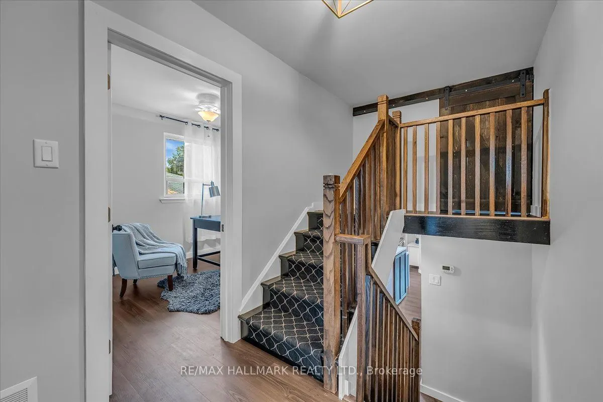 1286 Napier Crescent