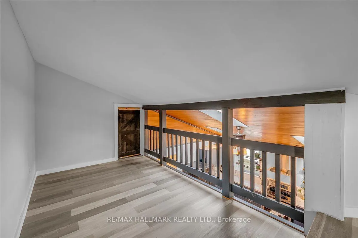 1286 Napier Crescent