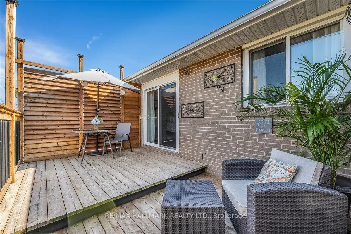1286 Napier Crescent