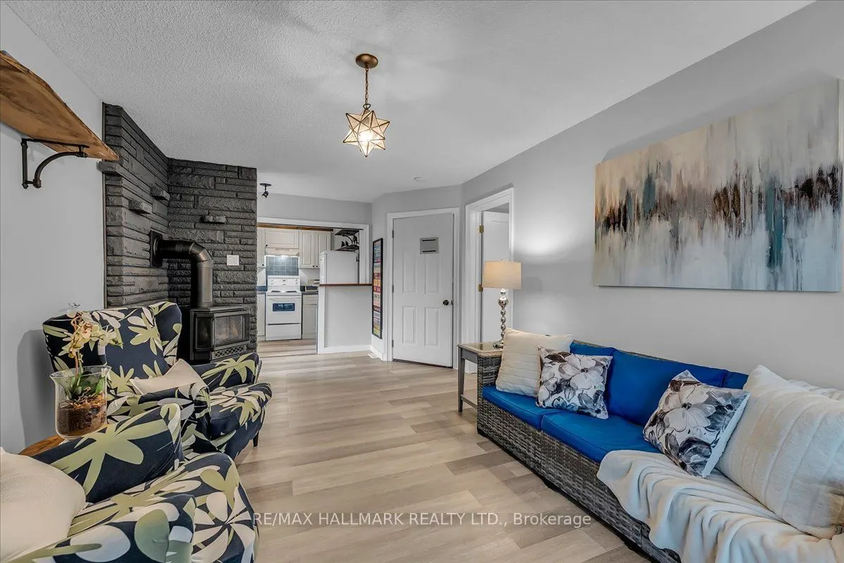 1286 Napier Crescent