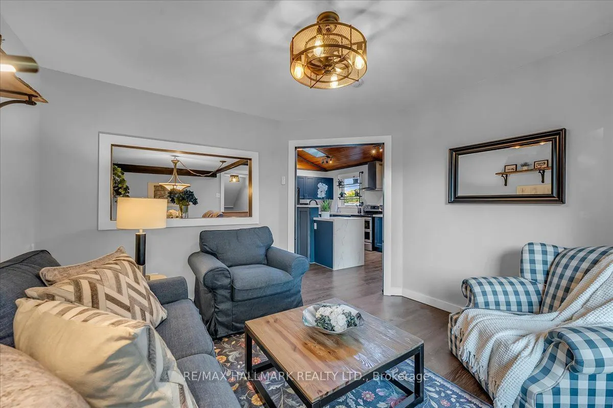 1286 Napier Crescent